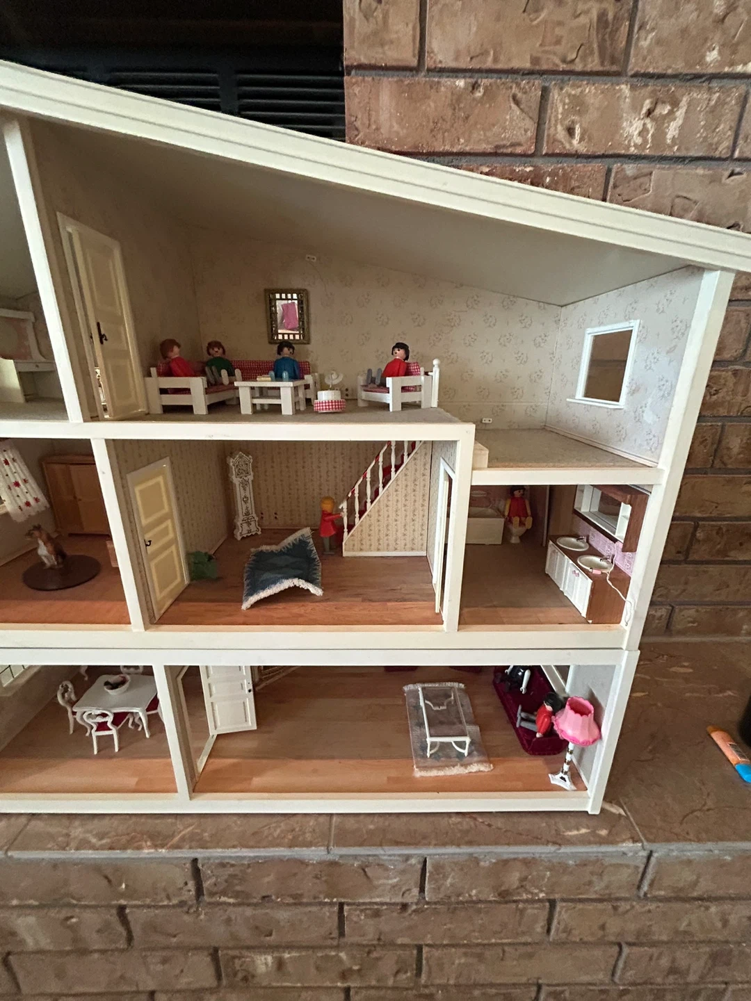 Lundby Dolls House with Furniture and Figures - photo 4