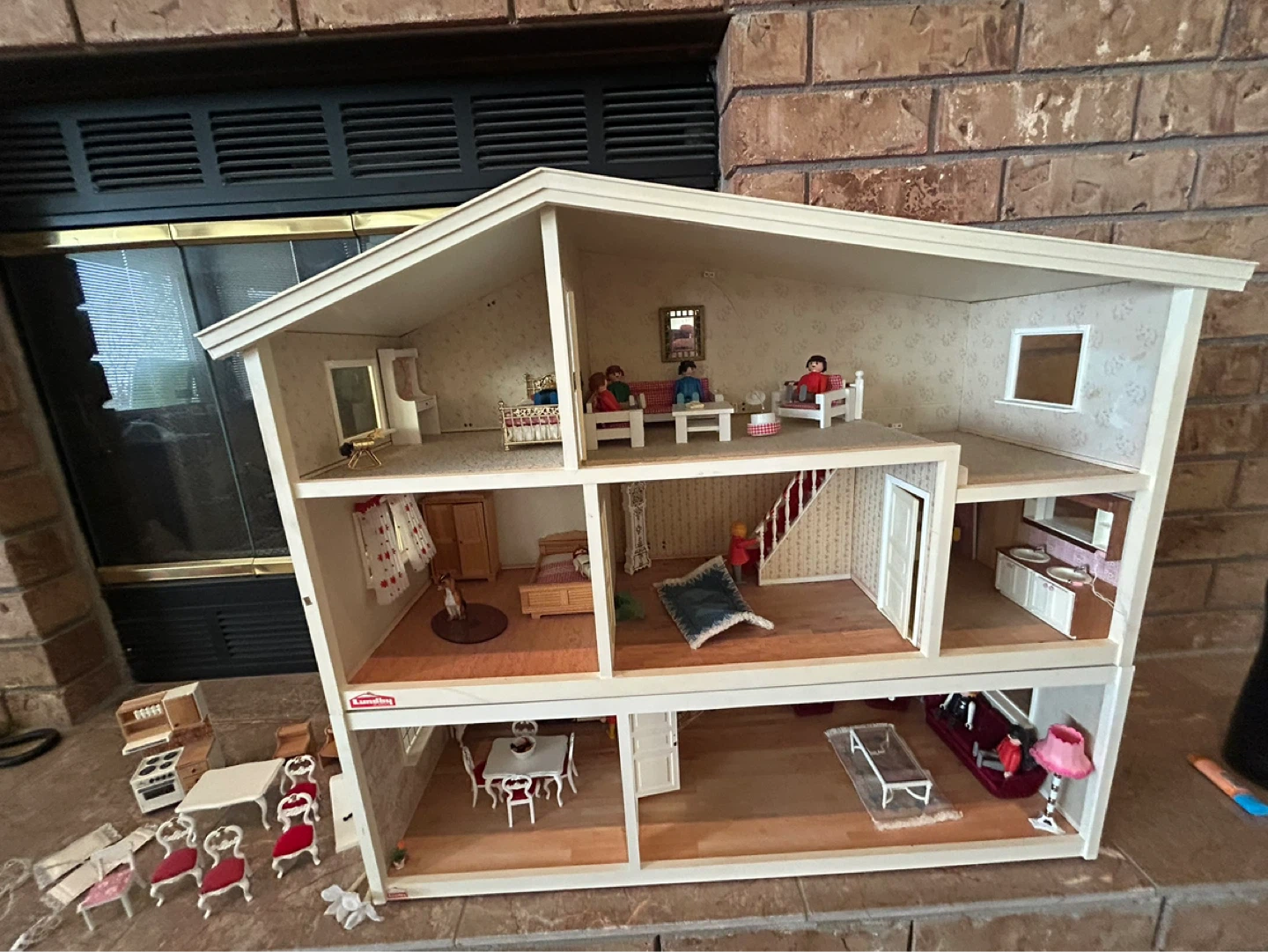Lundby Dolls House with Furniture and Figures - photo 2