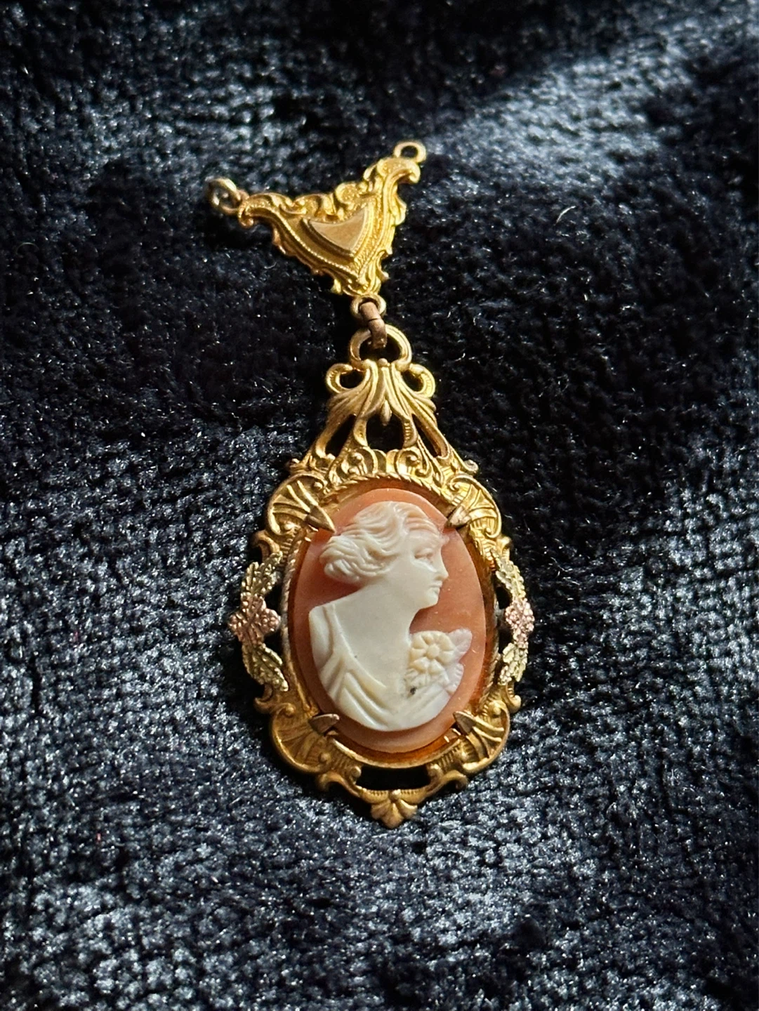 Antique gold filled Cameo Pendant