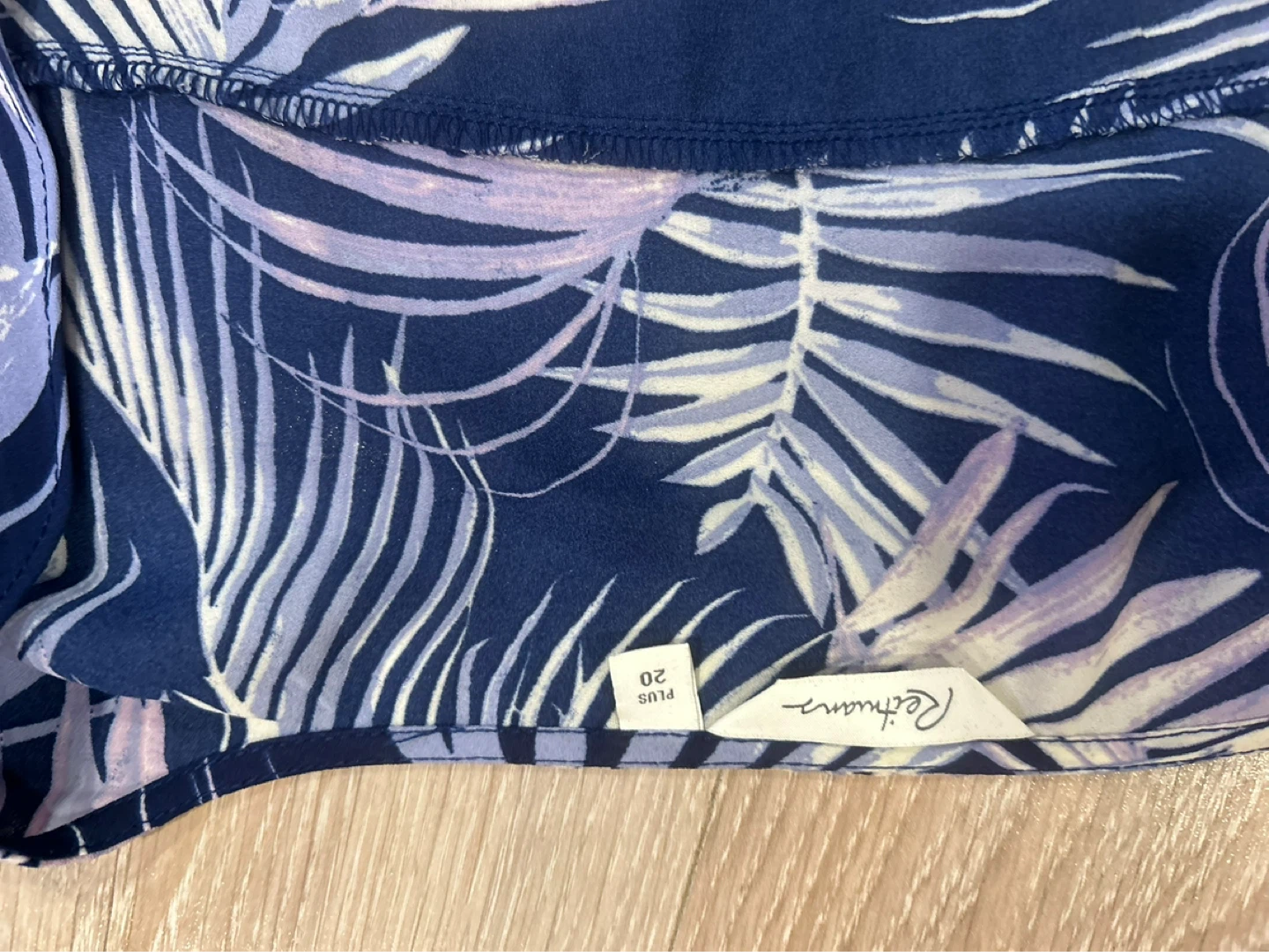 Lightweight Reitmans shawls - photo 4