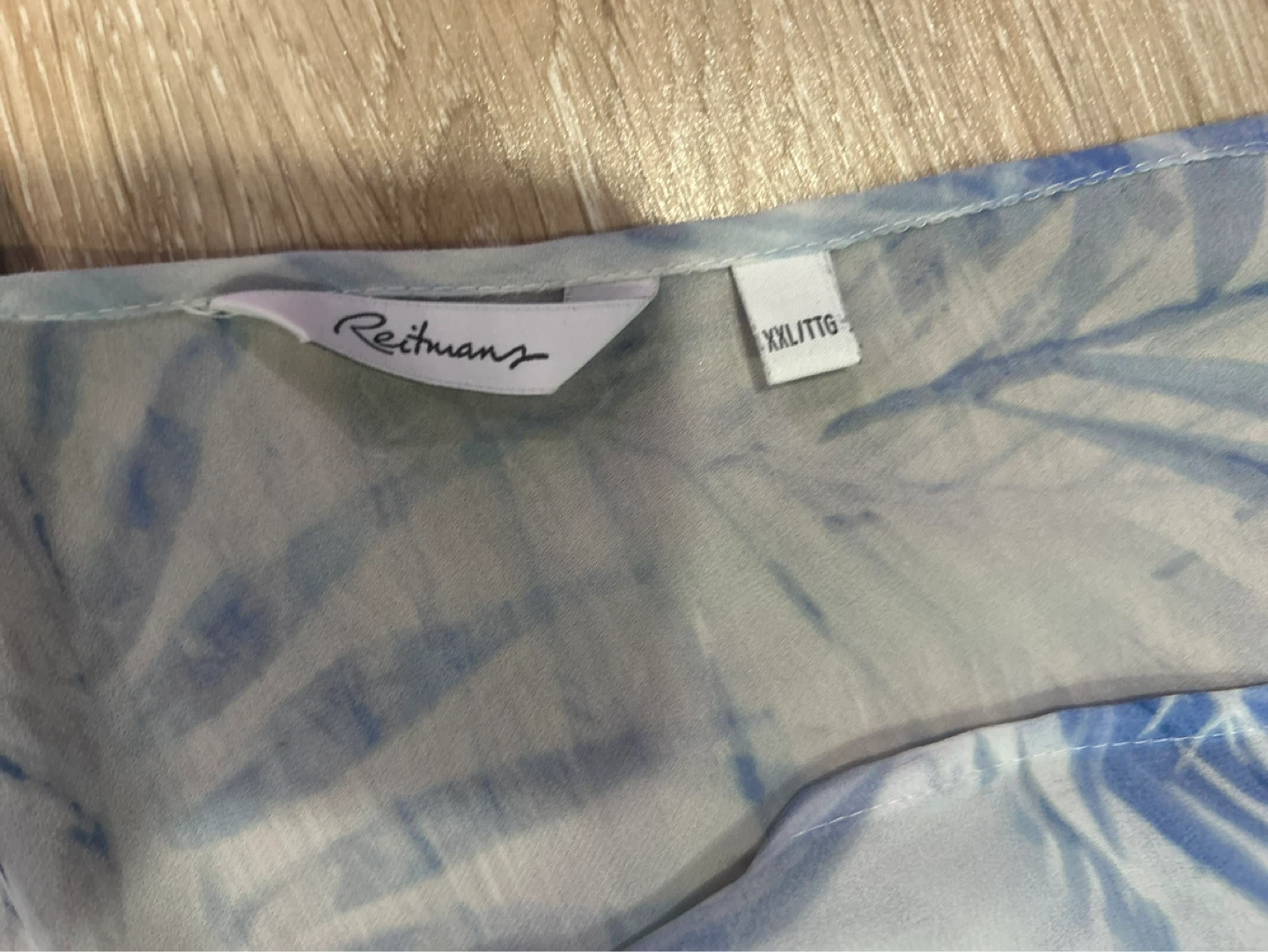 Lightweight Reitmans shawls - photo 2