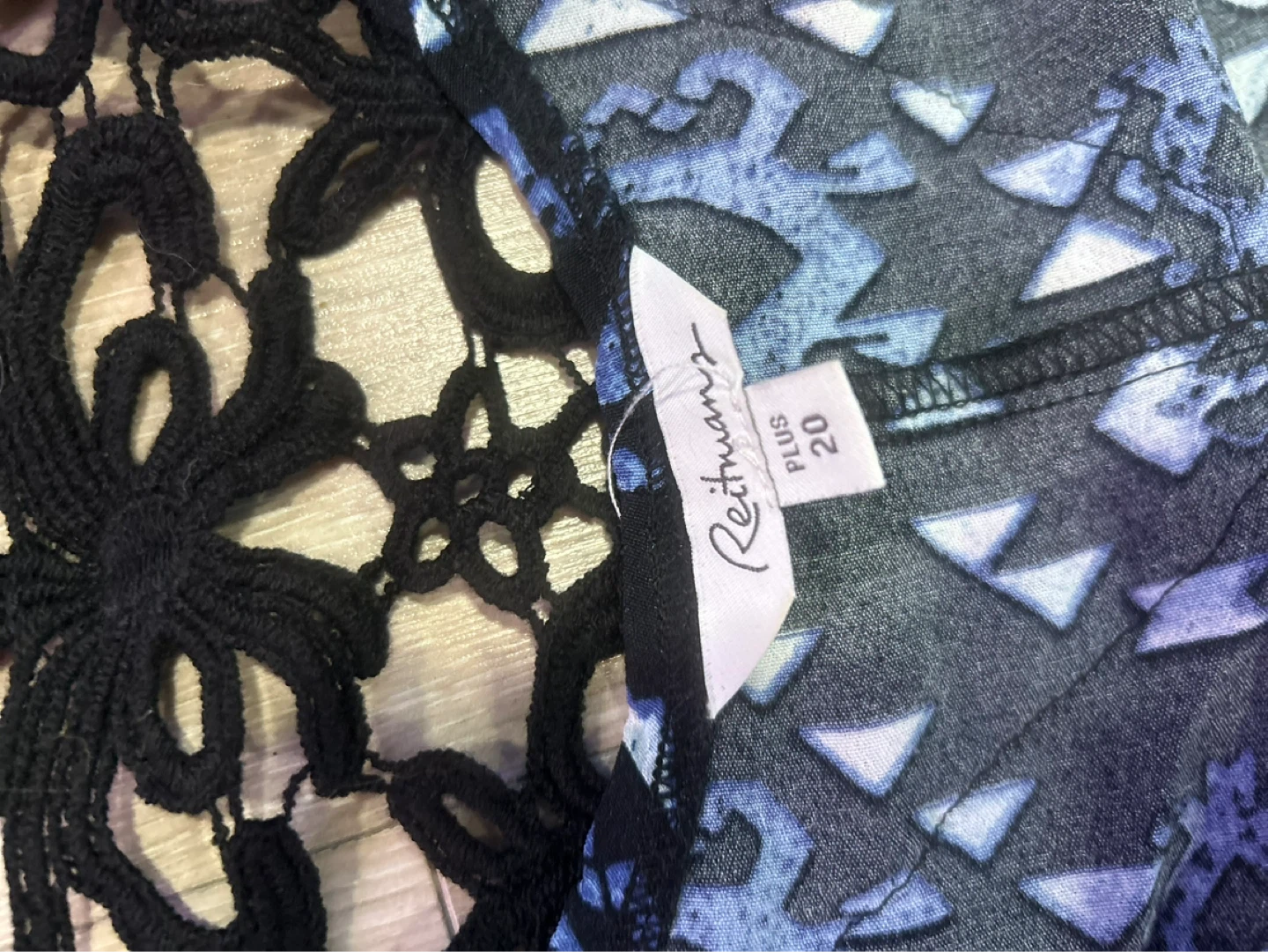 Lightweight Reitmans shawls - photo 5