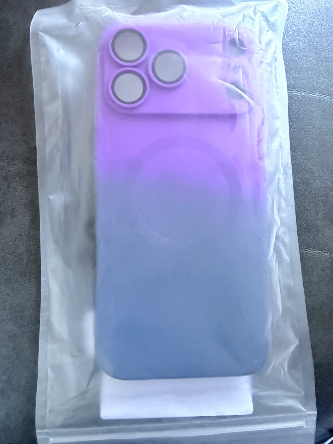 MagSafe iPhone 17 Pro Max Case - Purple/Blue Gradient