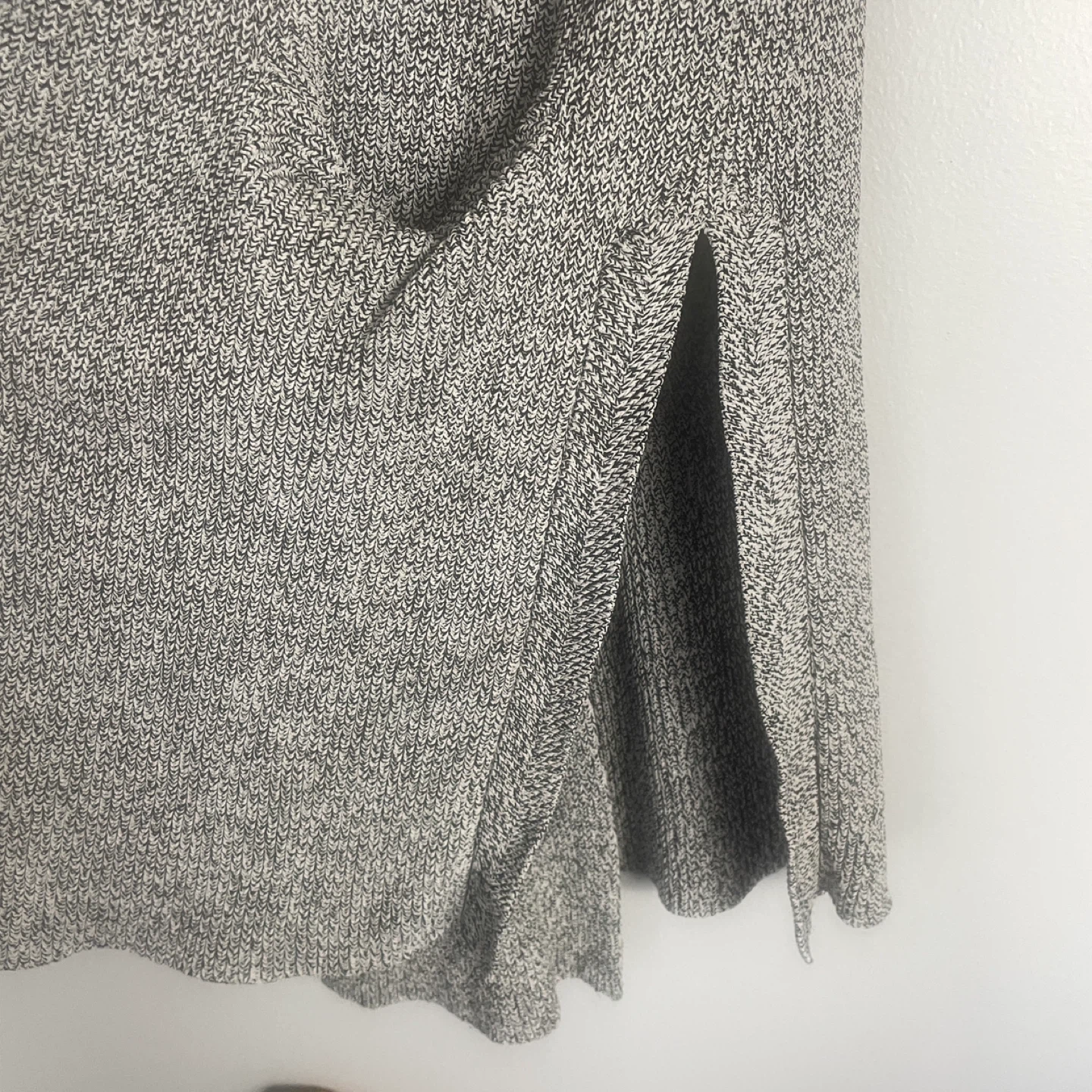 Aritzia Wilfred Dunkirk Sleeveless Sweater Cardigan Vest Size XS - photo 4
