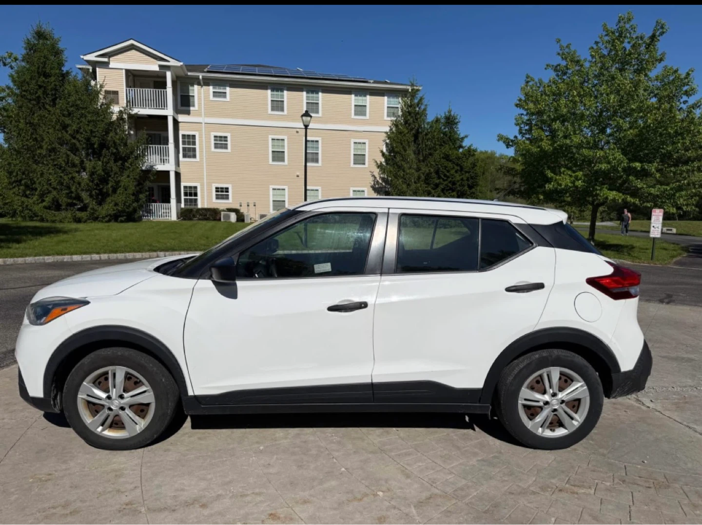 White Nissan Kicks - photo 3