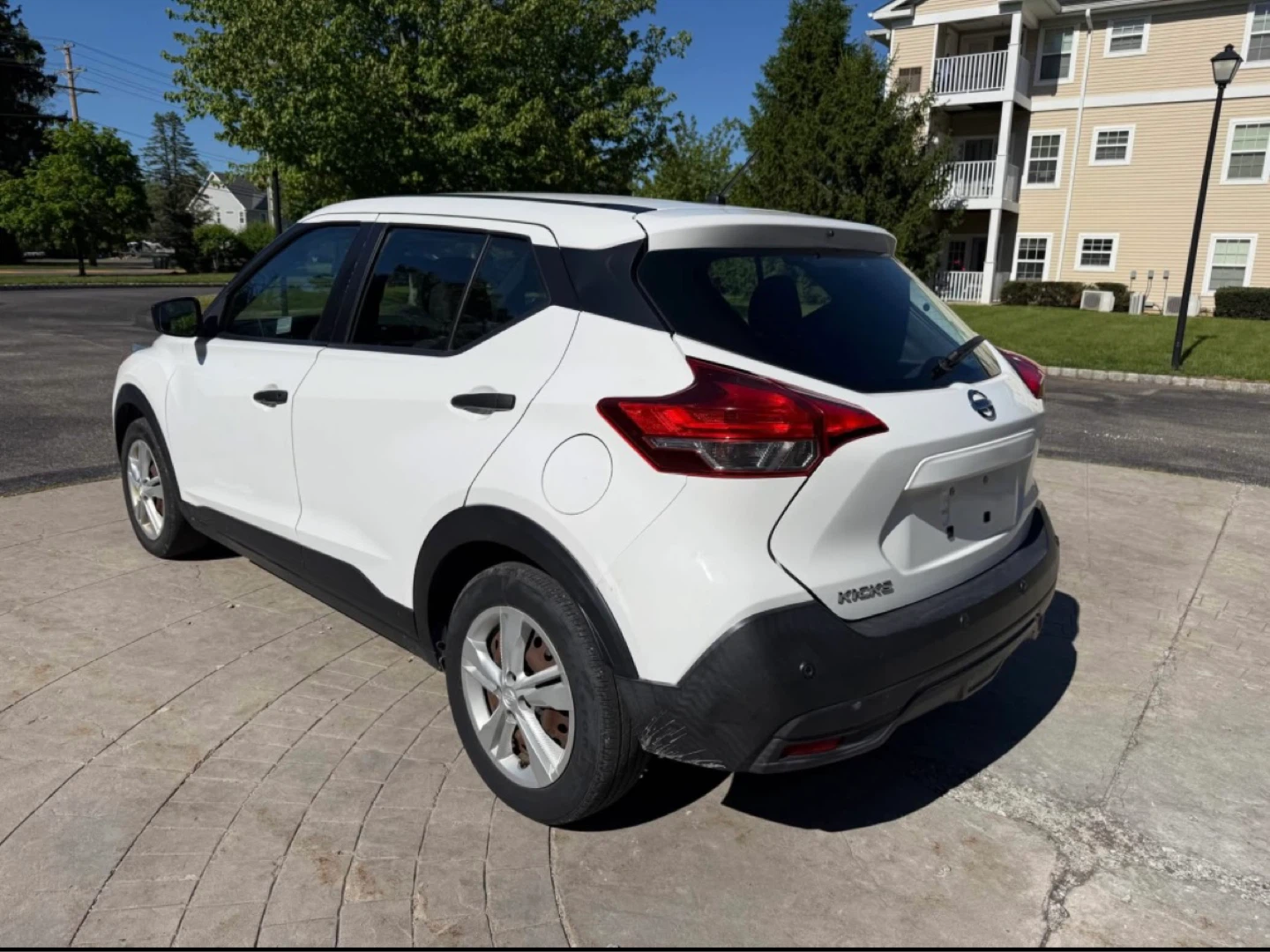 White Nissan Kicks - photo 4