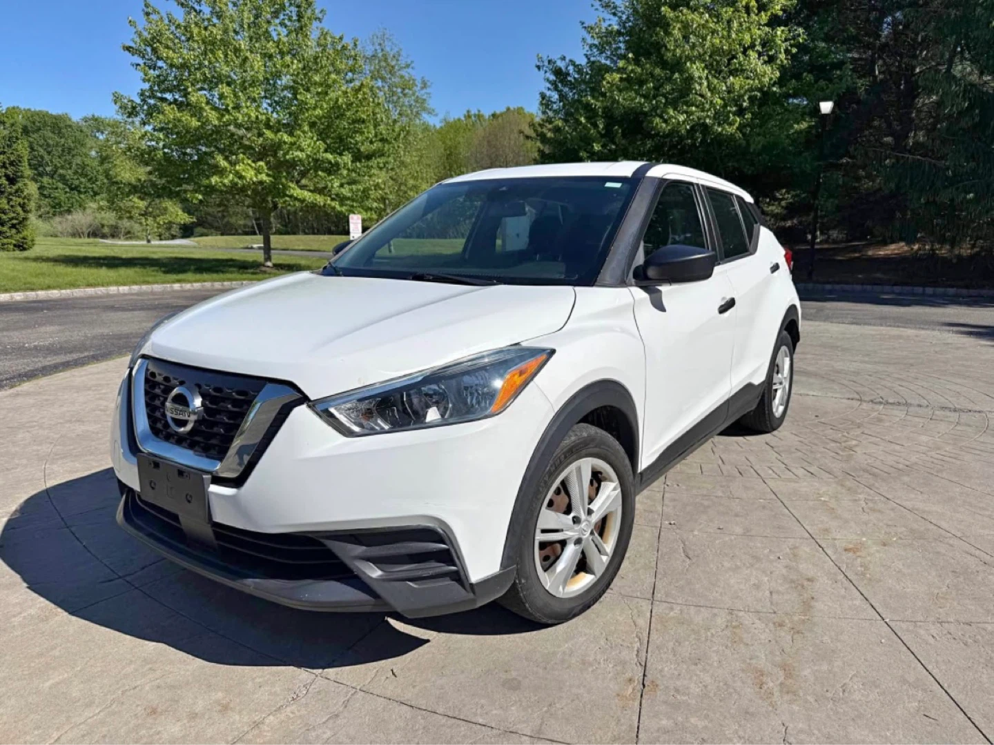 White Nissan Kicks - photo 2