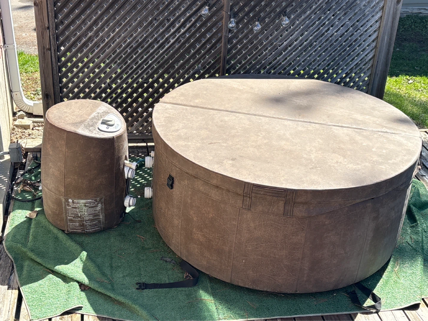 Hot Tub with Filter Unit