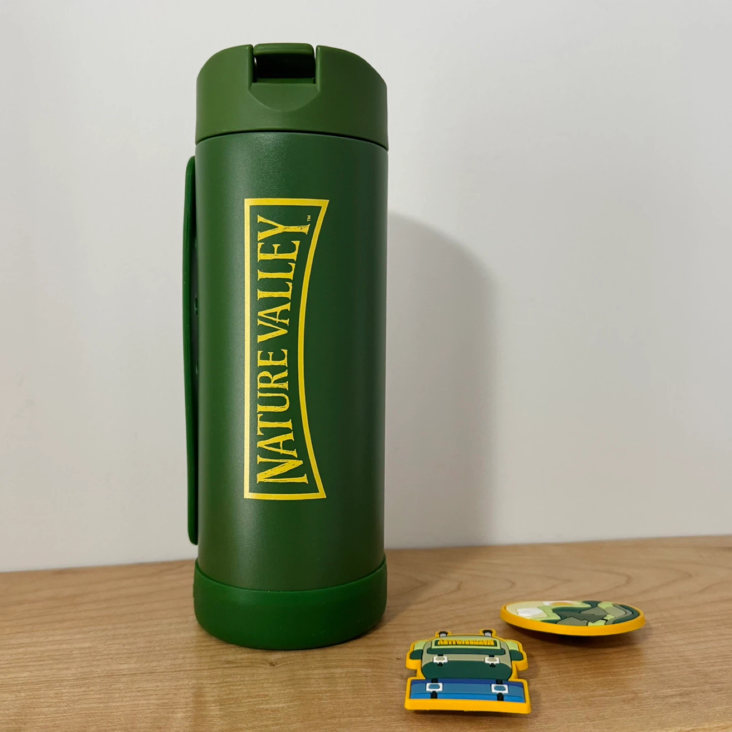 Elemental 14oz Insulated Bottle with Straw & Charms - Never Used