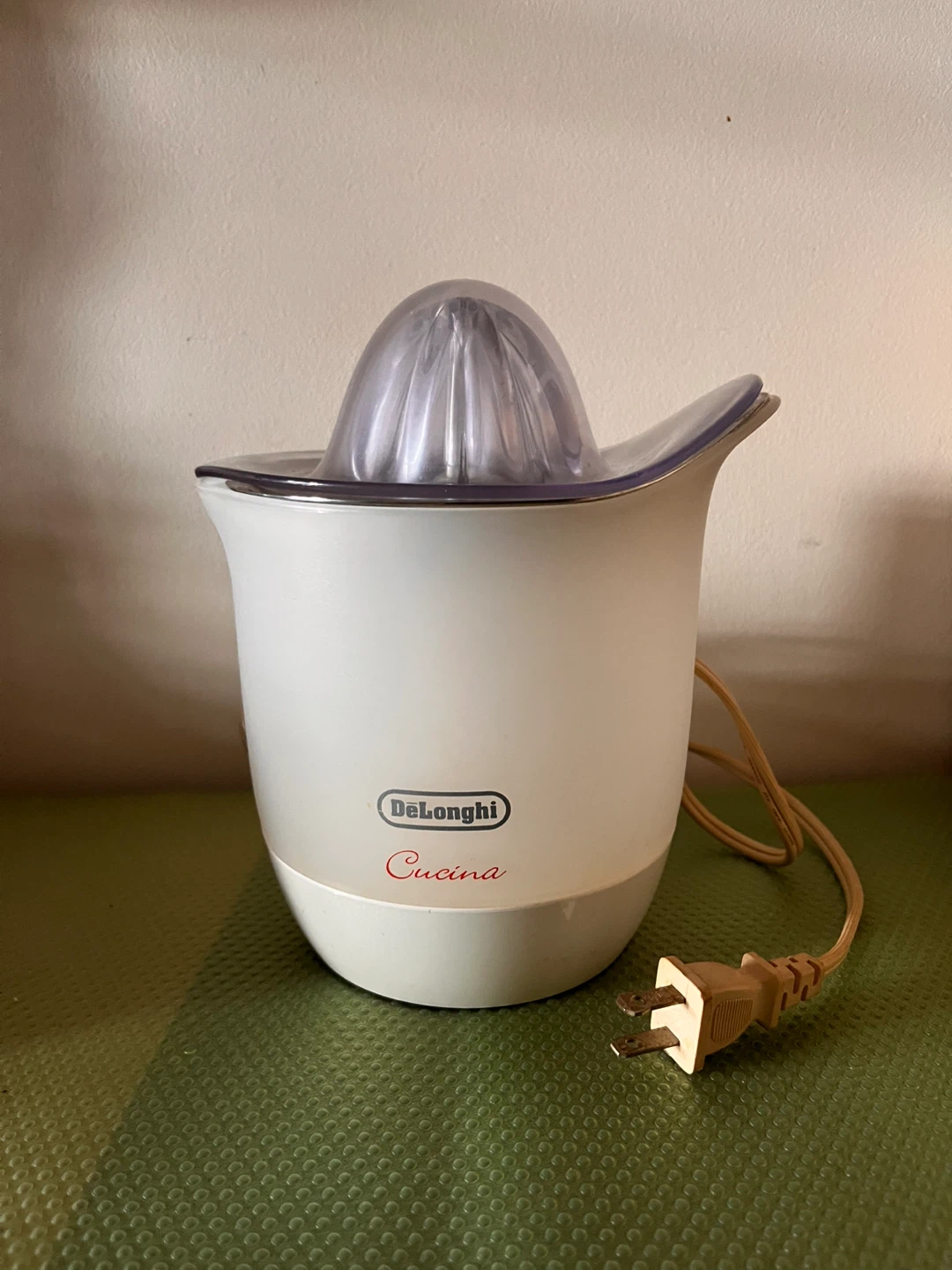 DeLonghi Cucina Citrus Juicer