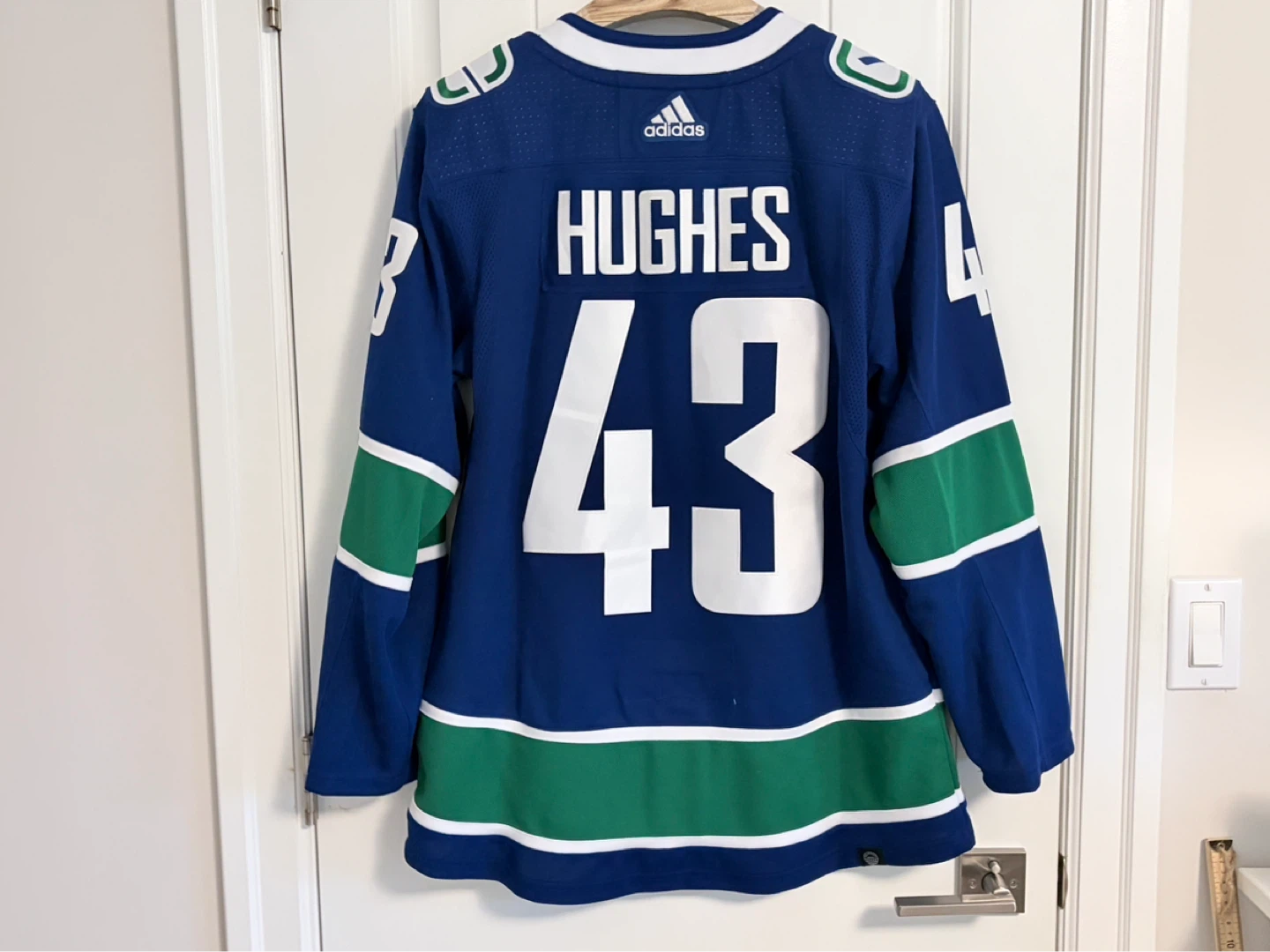 Authentic Adidas Canucks Quinn Hughes Jersey Size 50 Medium