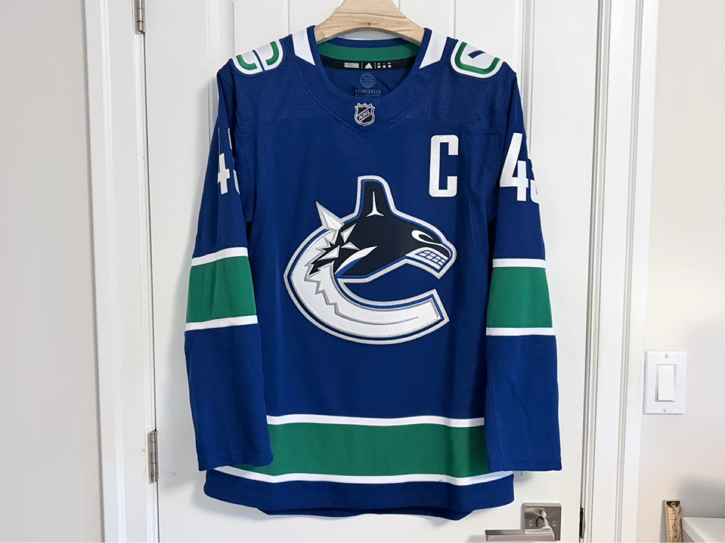 Authentic Adidas Canucks Quinn Hughes Jersey Size 50 Medium - photo 4