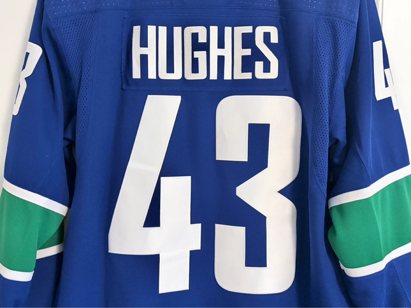 Authentic Adidas Canucks Quinn Hughes Jersey Size 50 Medium - photo 2