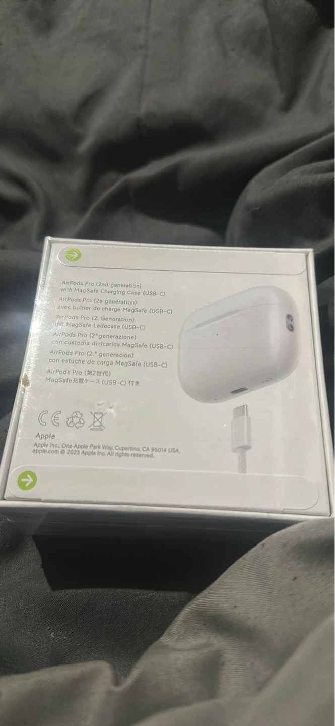 Apple AirPods Pro (2nd generation) Charging Case - photo 3
