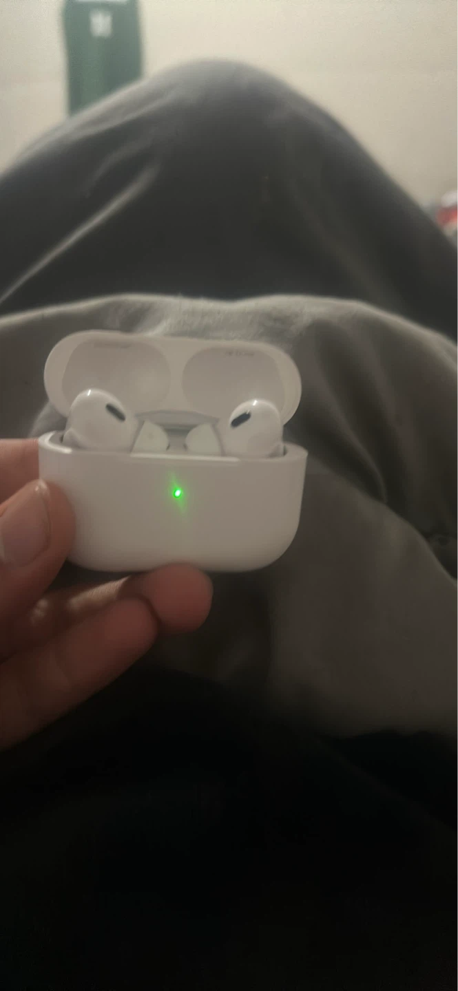Apple AirPods Pro (2nd generation) Charging Case - photo 5
