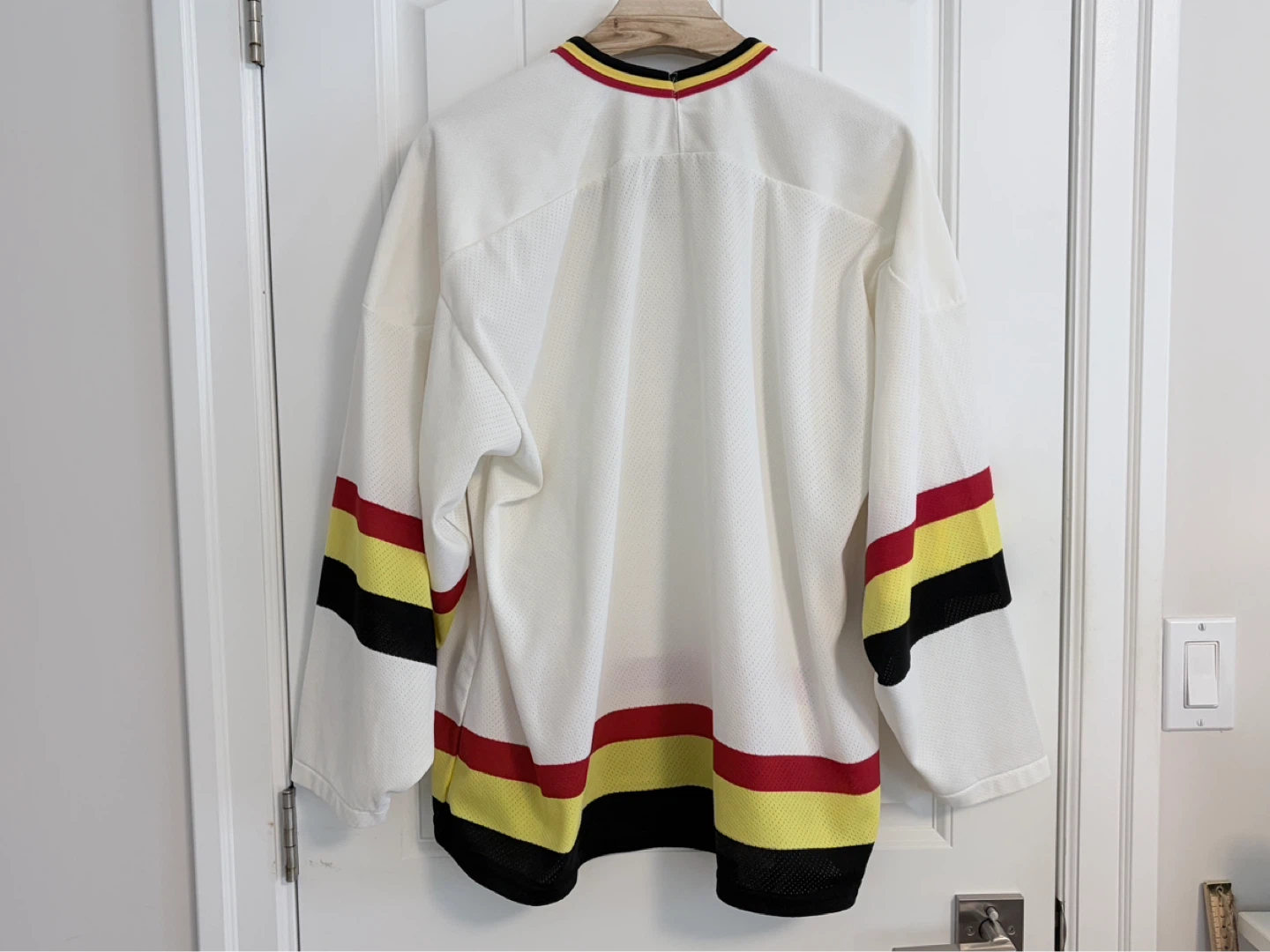 Authentic Vintage Maska Vancouver Canucks White Skate Jersey XL - photo 4