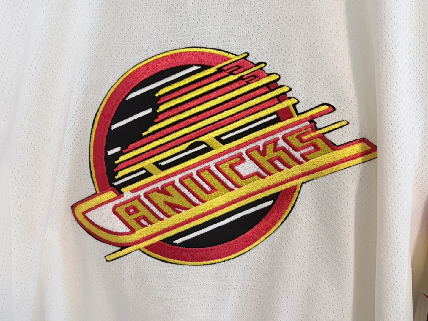 Authentic Vintage Maska Vancouver Canucks White Skate Jersey XL - photo 2