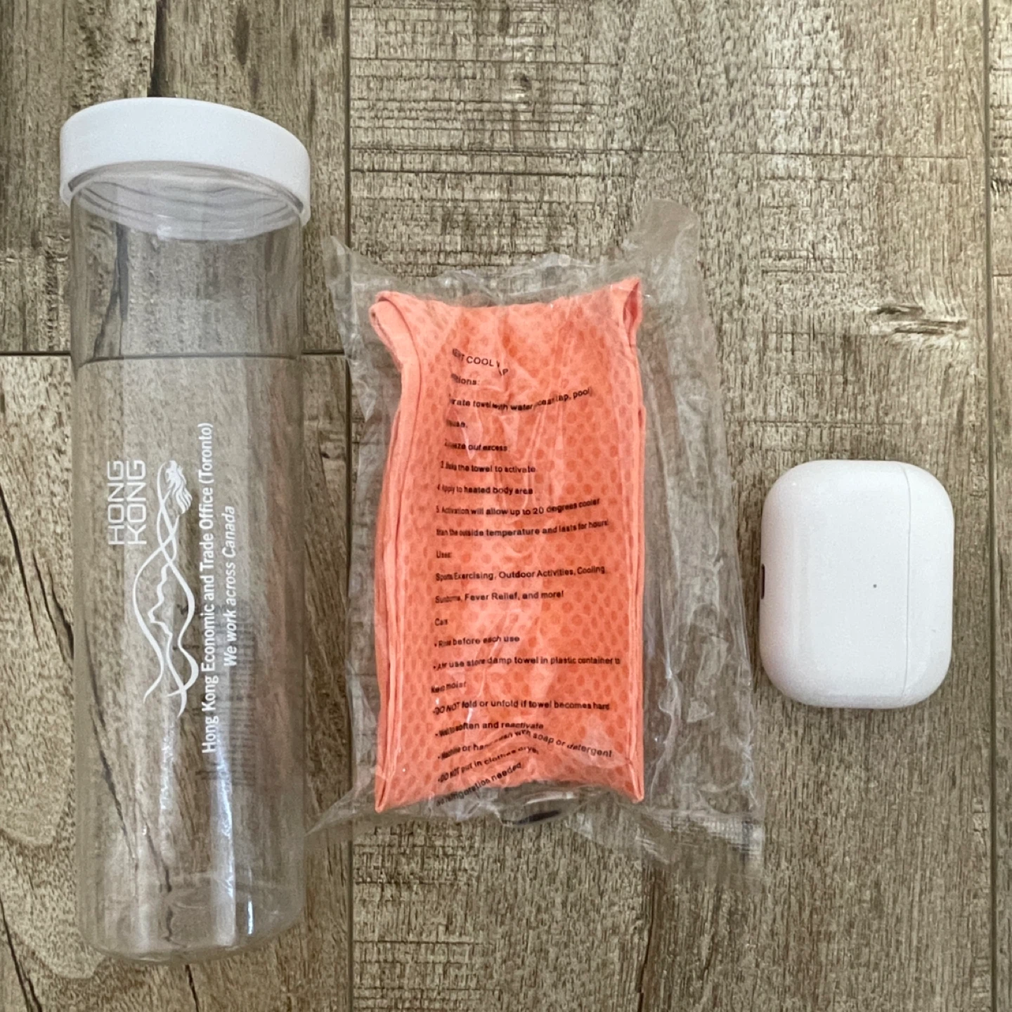 BRAND NEW 🥕 Orange Cooling Towel with case - photo 2