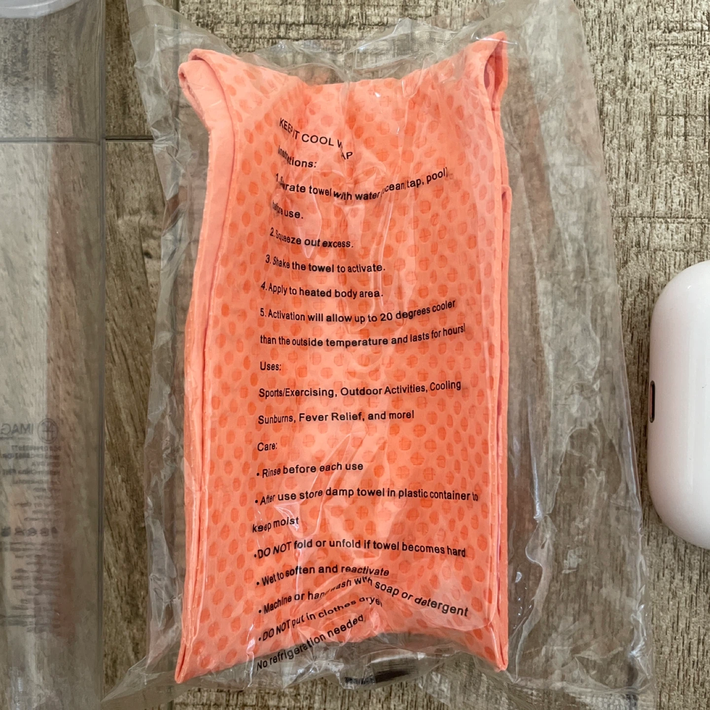 BRAND NEW 🥕 Orange Cooling Towel with case - photo 3