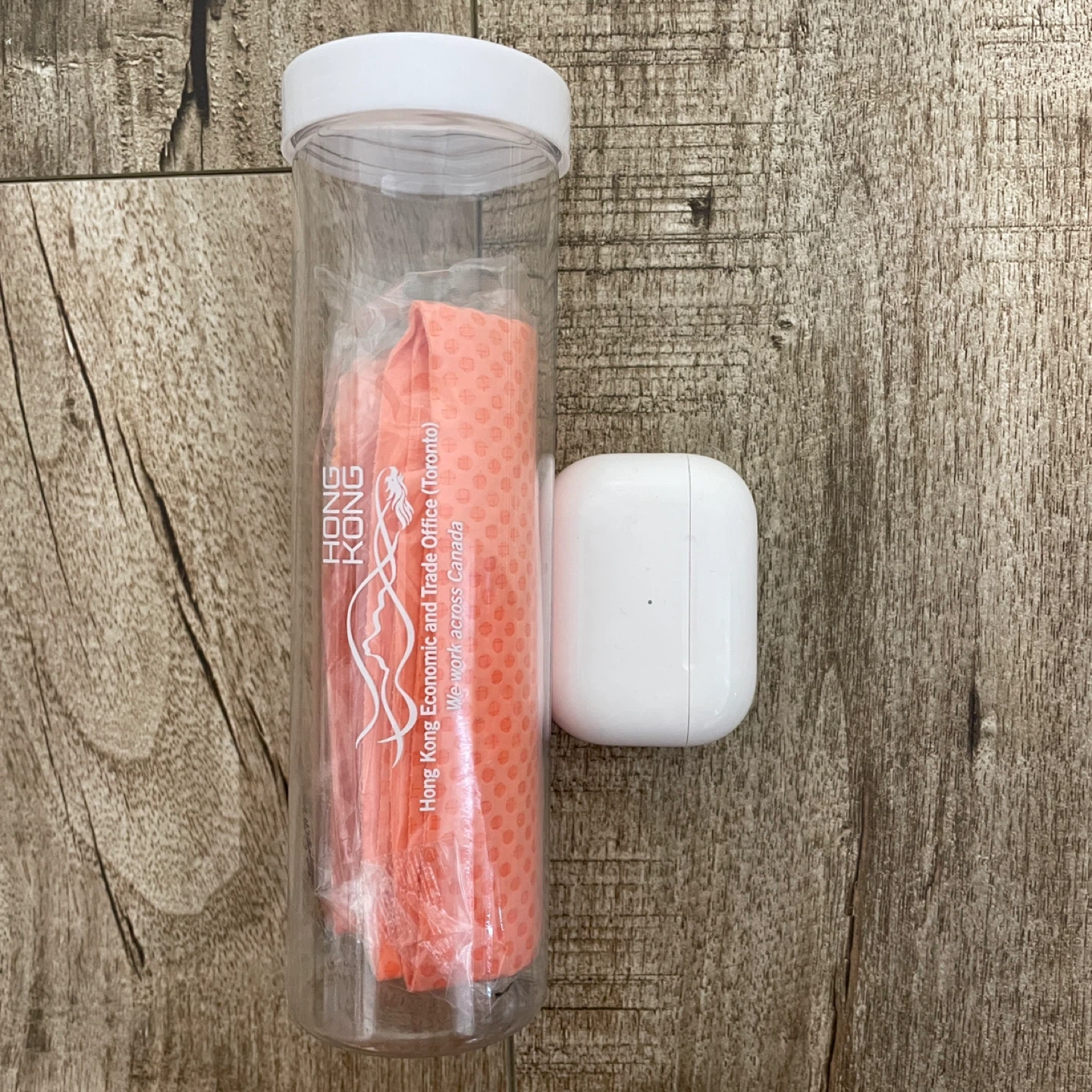 BRAND NEW 🥕 Orange Cooling Towel with case