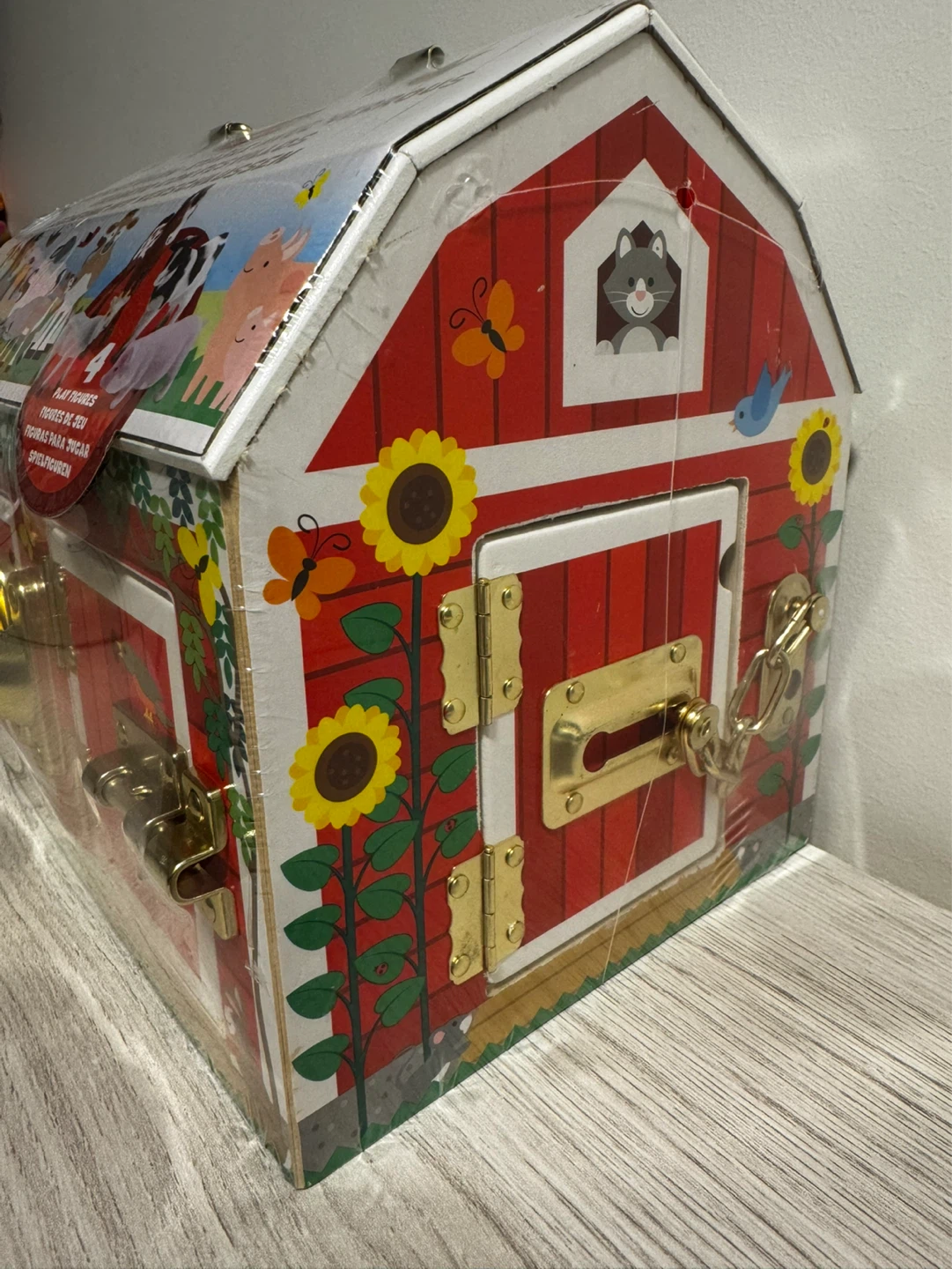 （brand new)Melissa & Doug Latches Barn with 4 Play Figures - photo 3