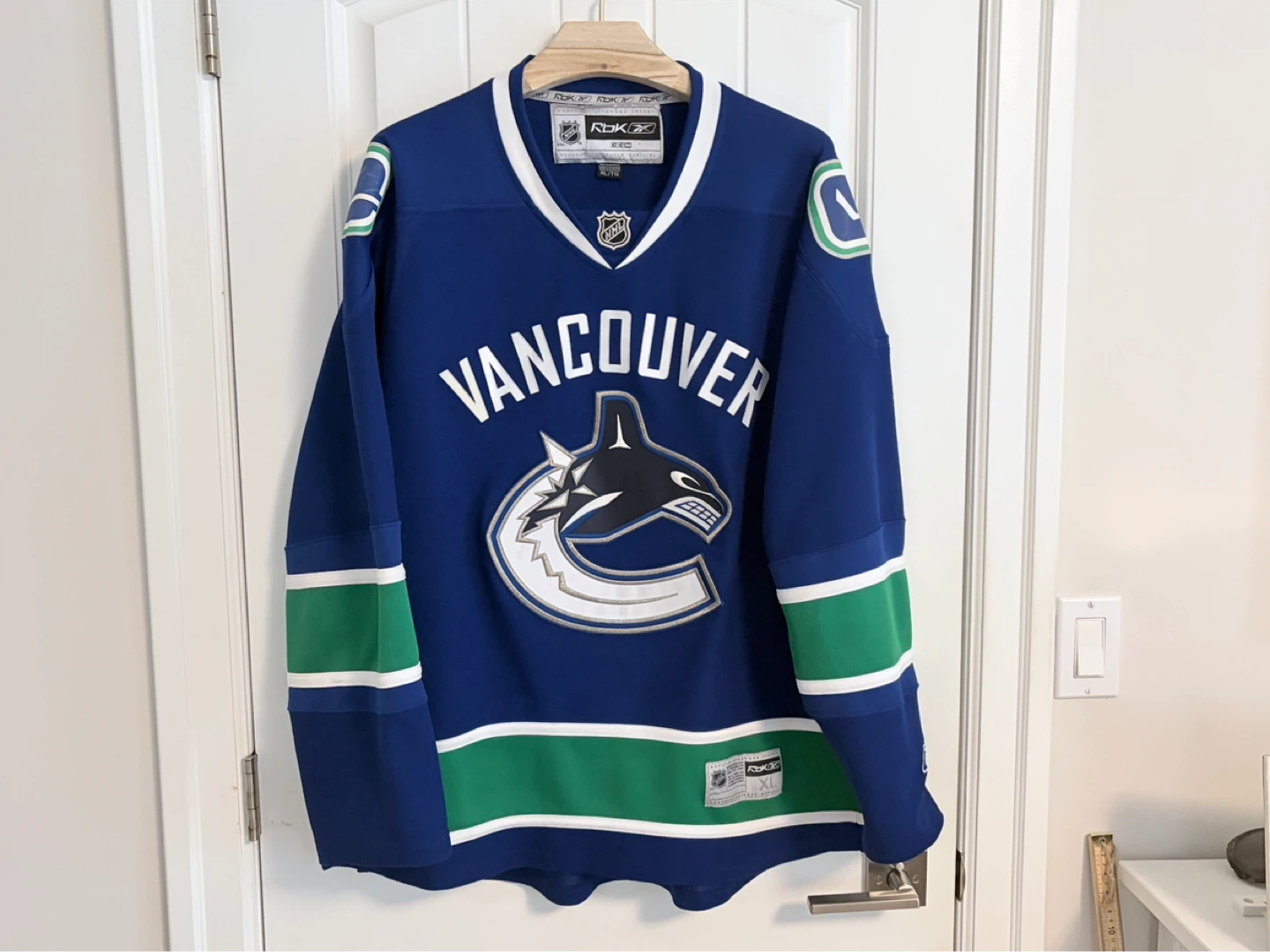Authentic Reebok Vancouver Canucks Orca Blue Jersey Size XL