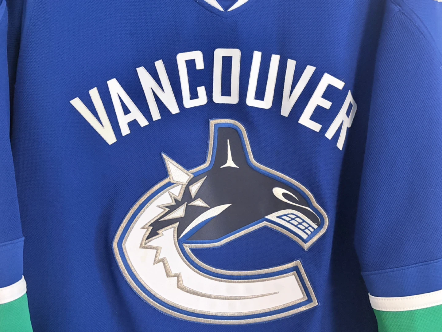 Authentic Reebok Vancouver Canucks Orca Blue Jersey Size XL - photo 2