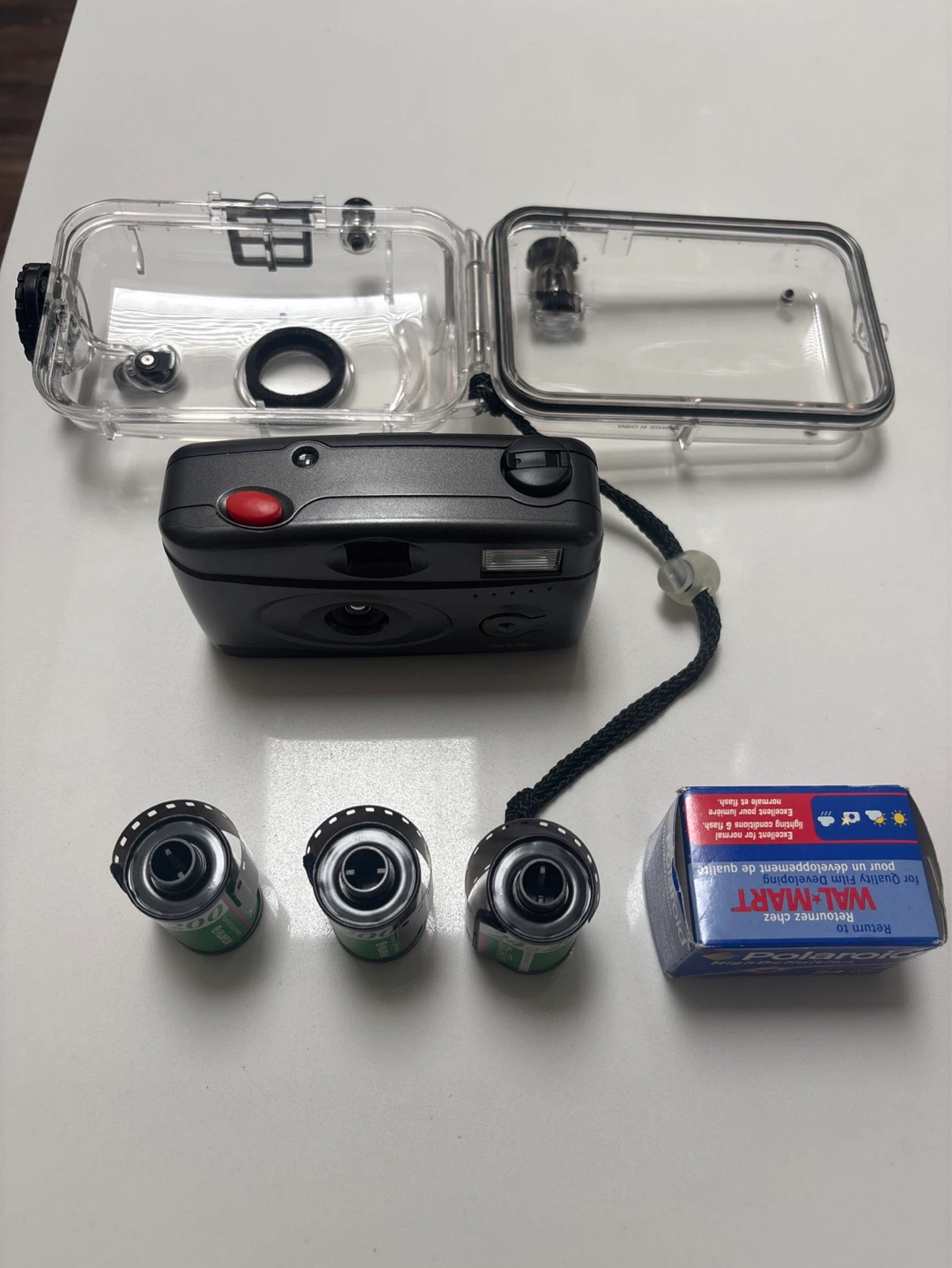 Underwater Camera with 4 Film Rolls and Case - photo 2