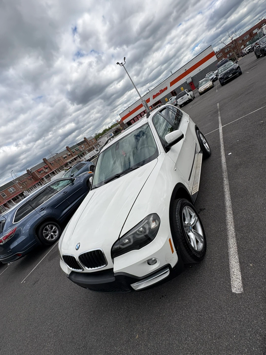 White BMW X5 - photo 4