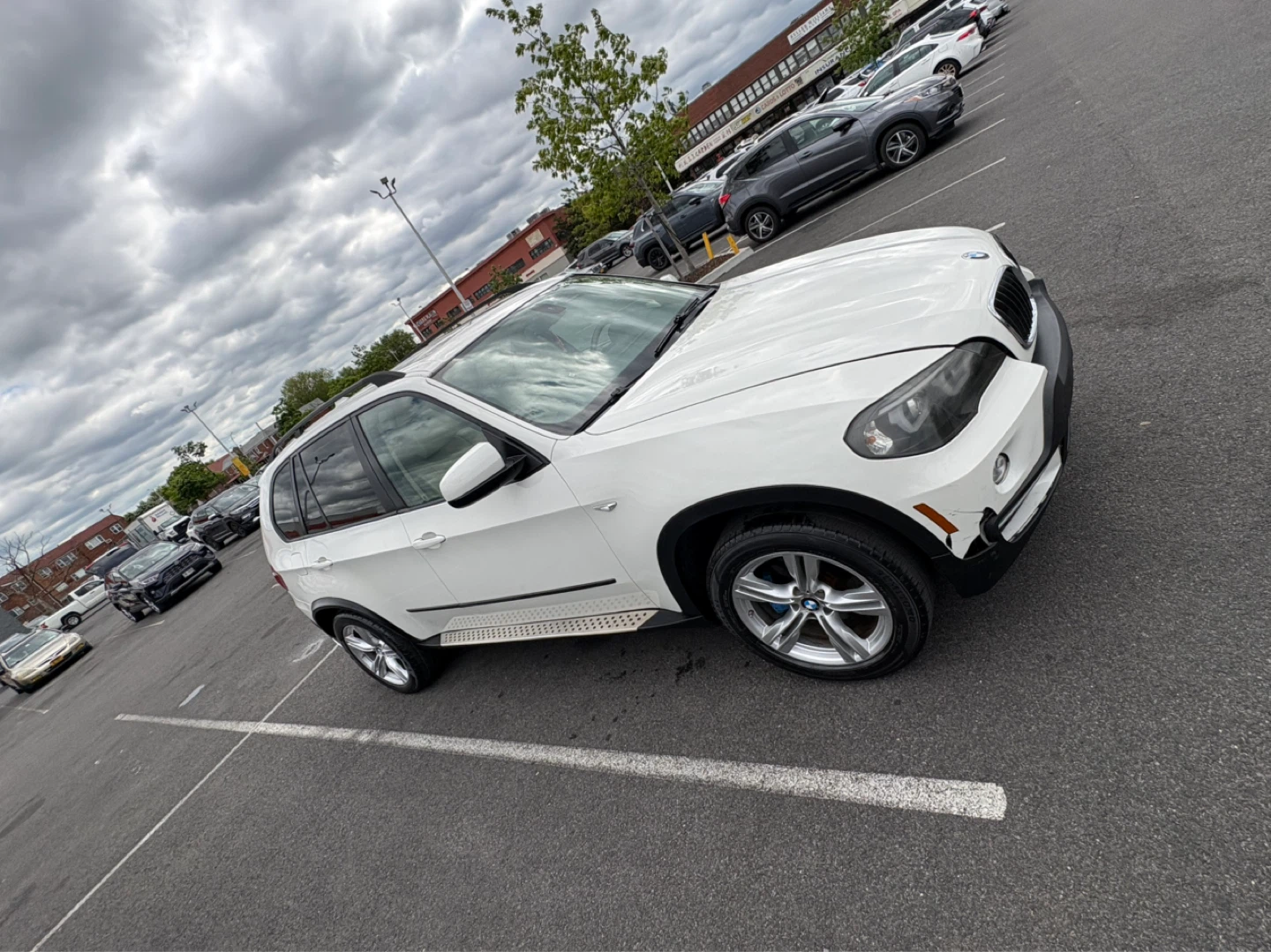 White BMW X5 - photo 3
