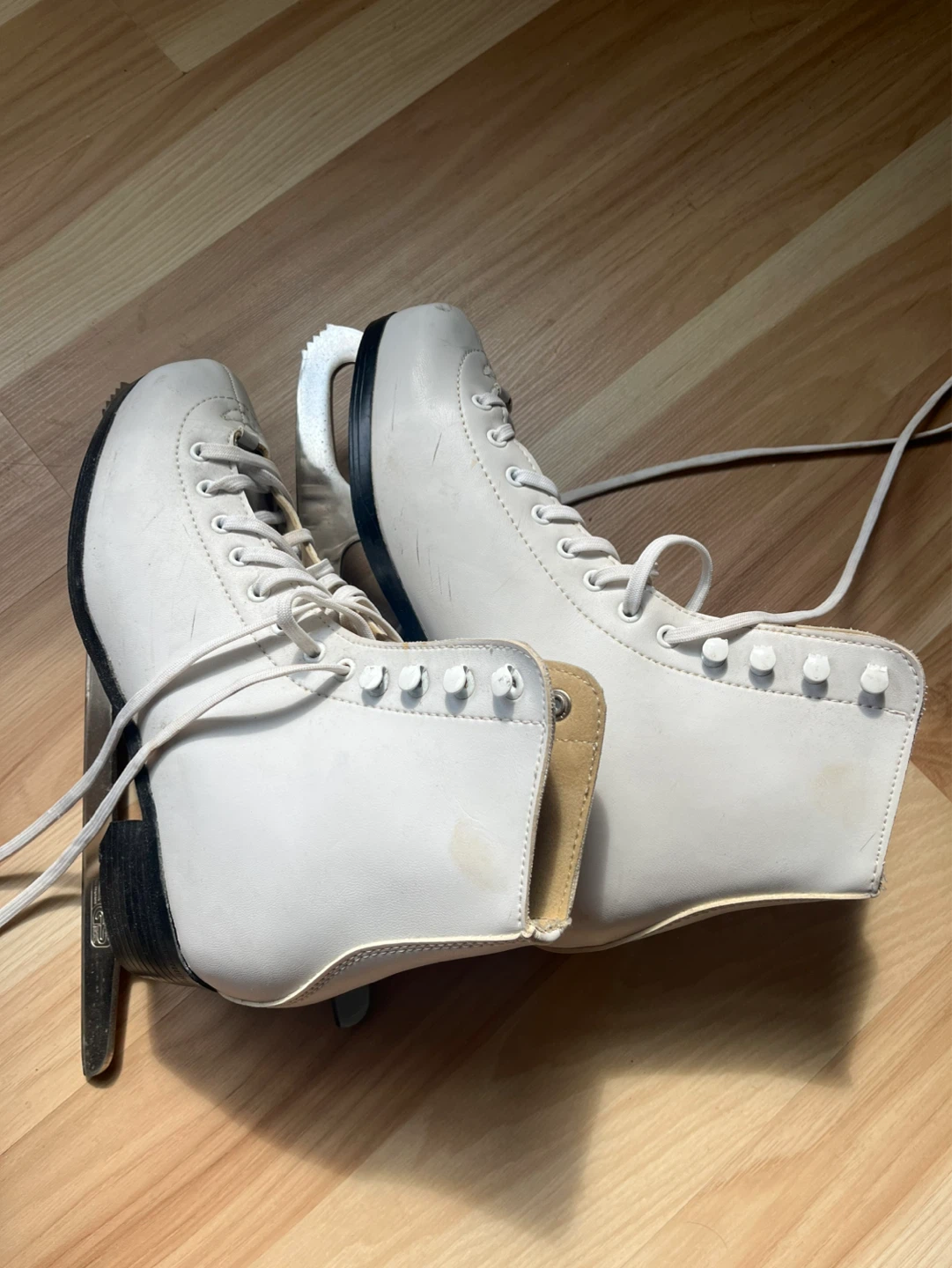 Women’s Skates size US 7 - photo 3