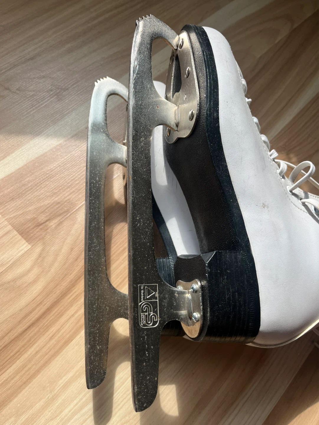 Women’s Skates size US 7 - photo 5