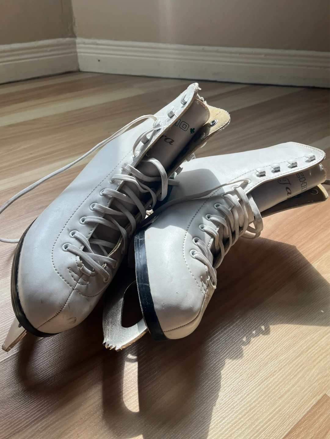 Women’s Skates size US 7