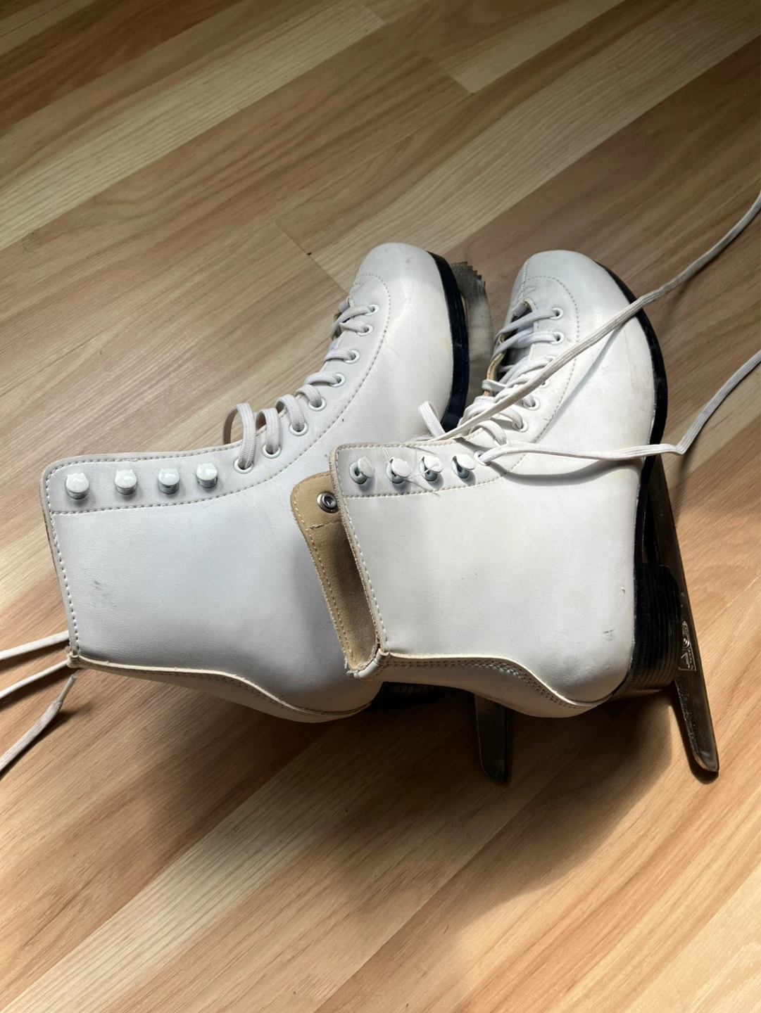Women’s Skates size US 7 - photo 2