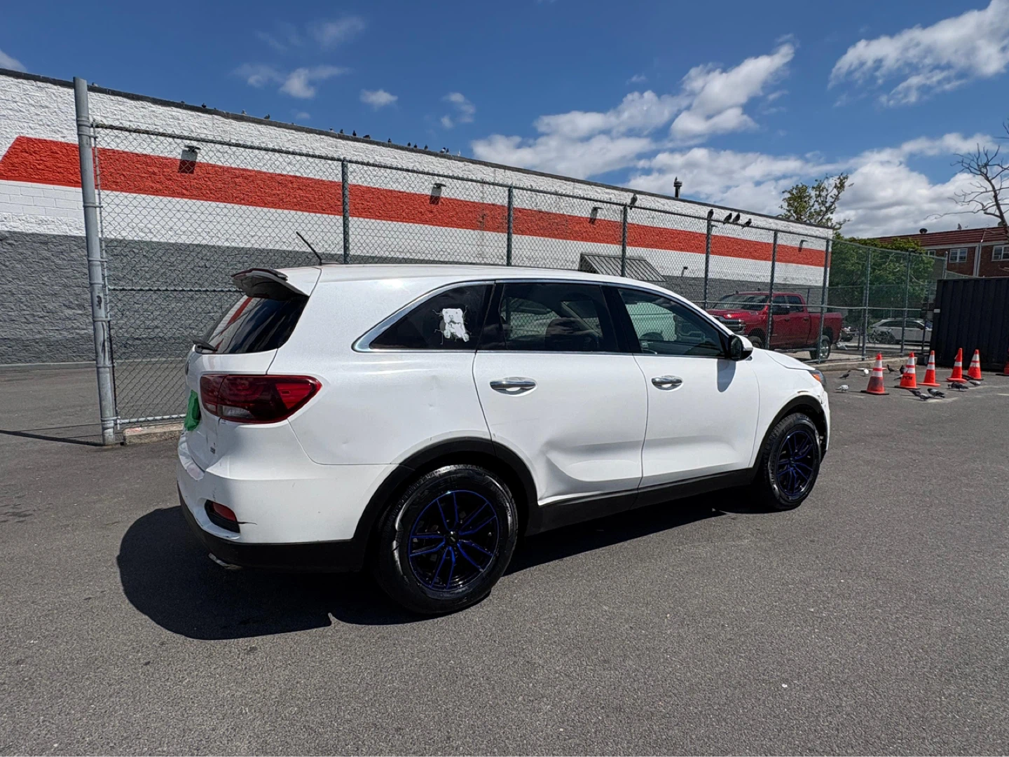 White Kia Sorento SUV with Blue Wheels - photo 5