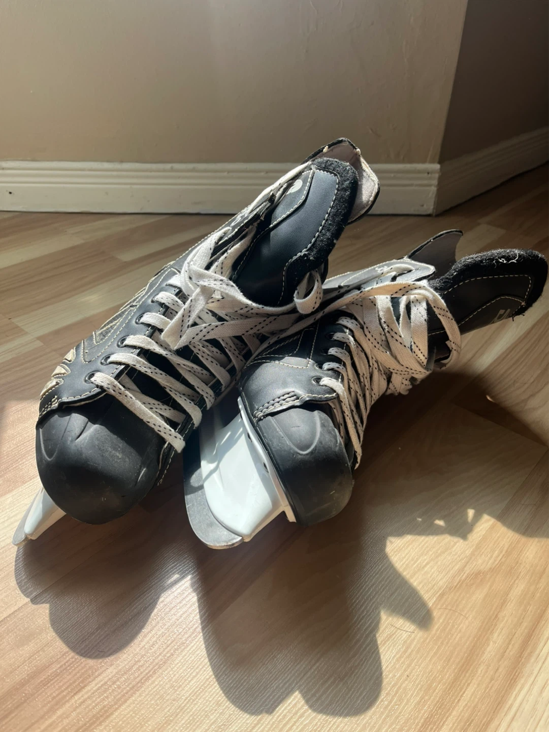 Men’s Skates size US 10