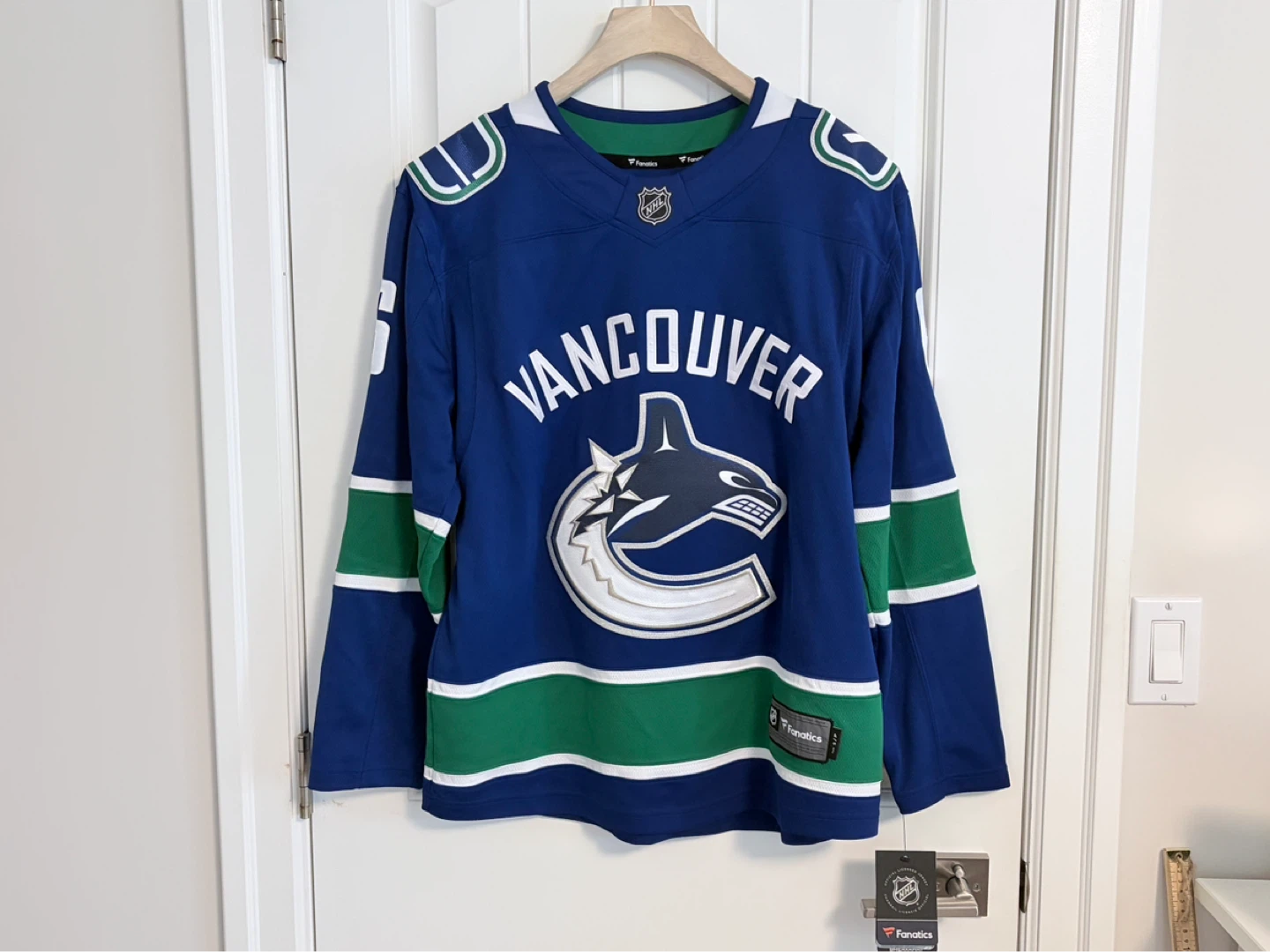 BNWT Authentic Fanatics Canucks Brock Boeser Jersey Small - photo 3