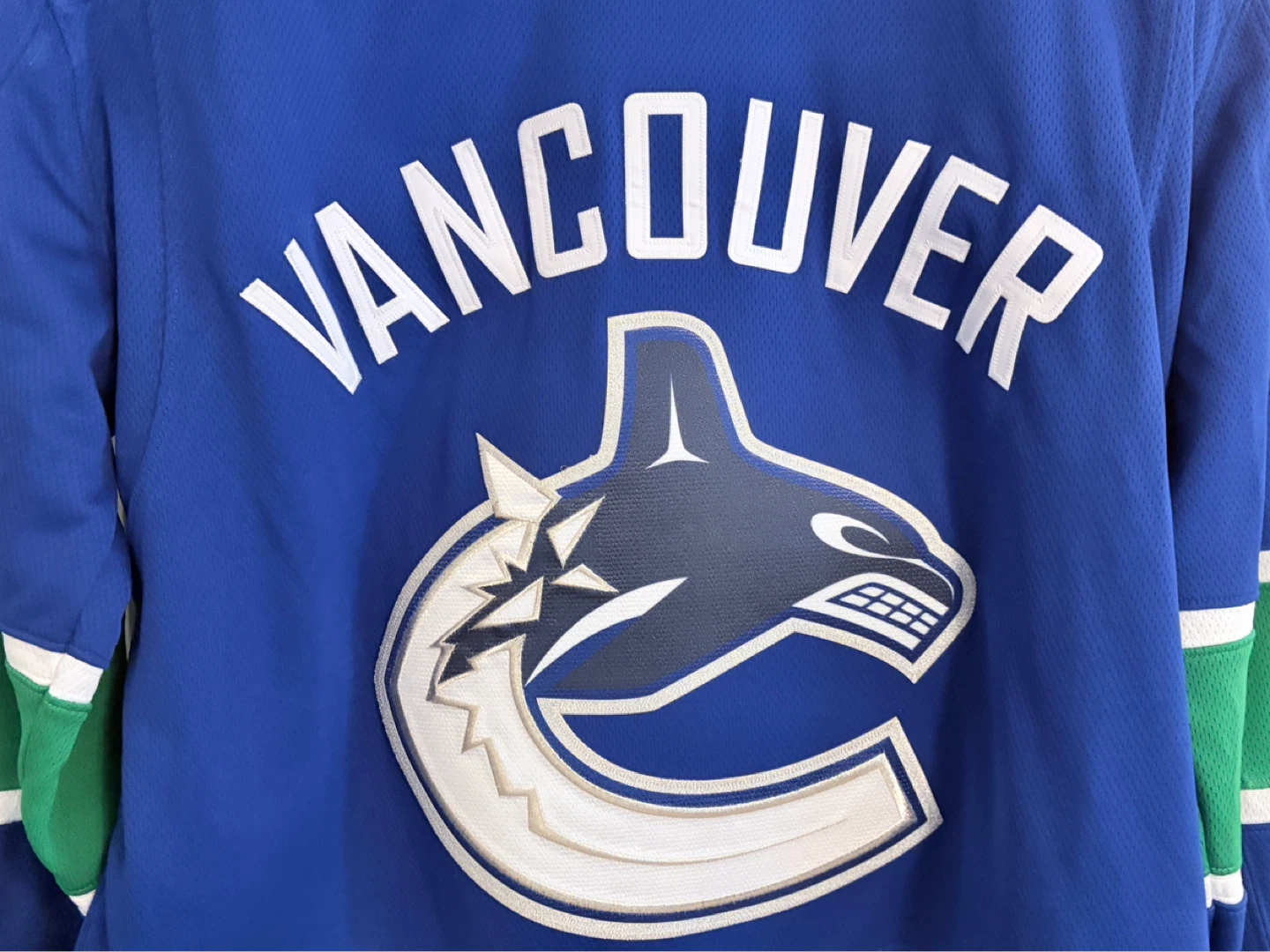 BNWT Authentic Fanatics Canucks Brock Boeser Jersey Small - photo 4