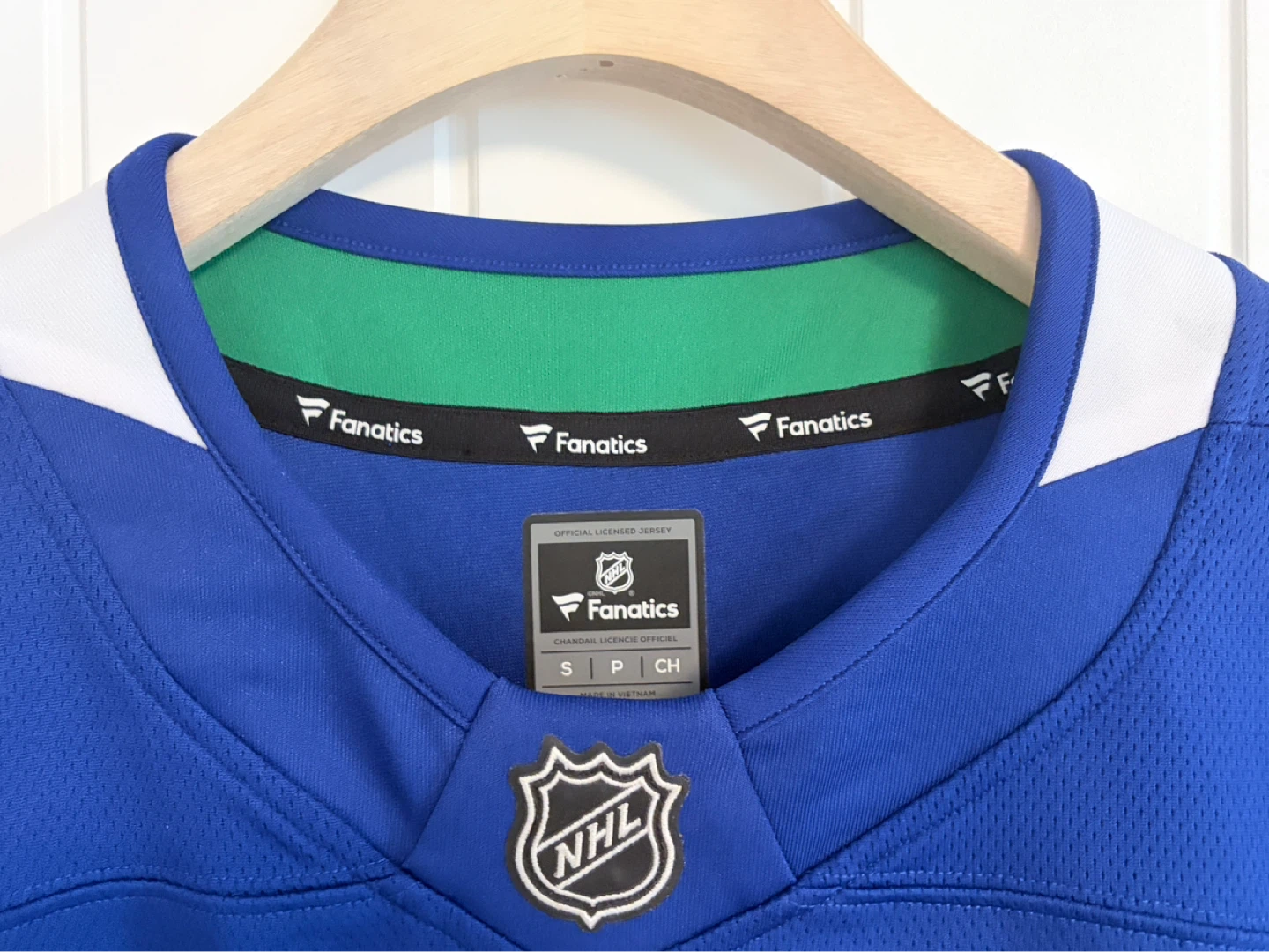 BNWT Authentic Fanatics Canucks Brock Boeser Jersey Small - photo 5