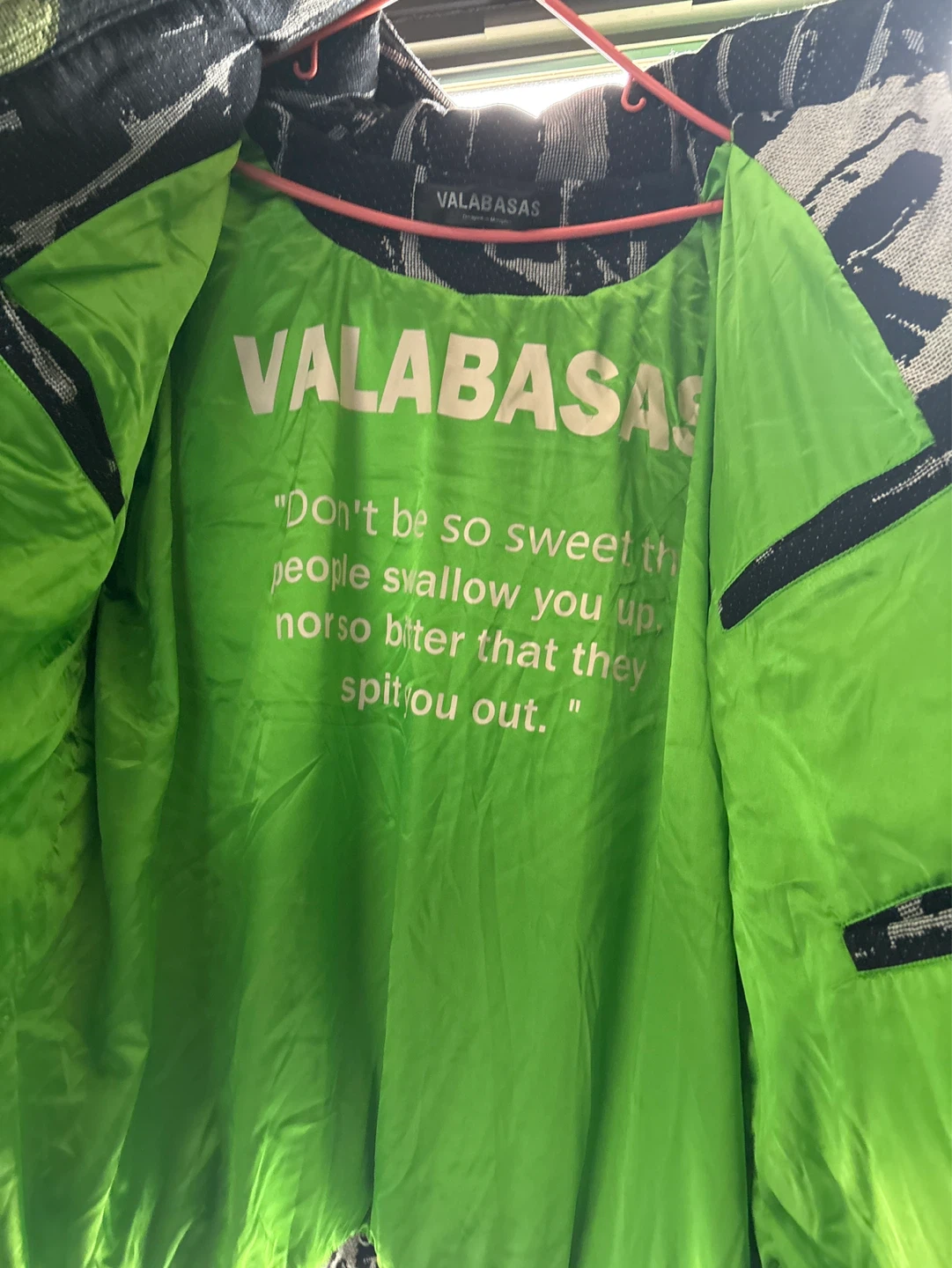 Valabasas "Lose Your Mind" Graphic Puffer Jacket - Size L - photo 2