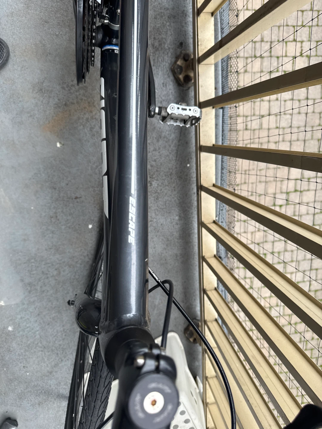 Giant Escape Hybrid Bike - Size XS - photo 2