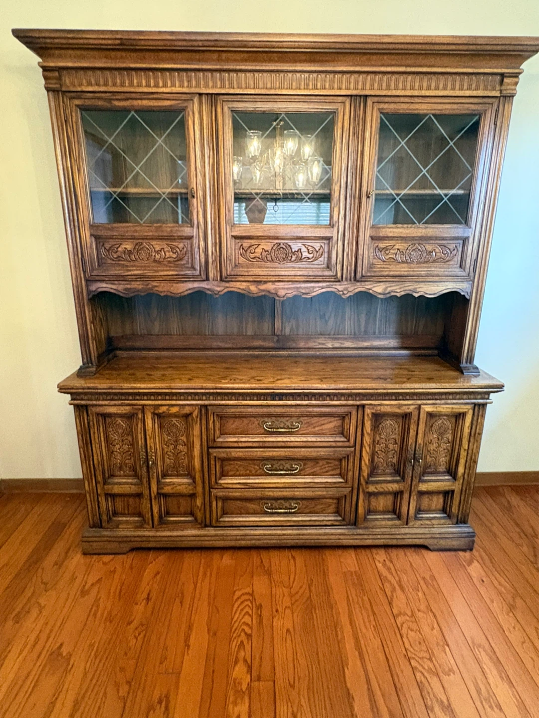 Free delivery used Wooden antique China Cabinet - photo 3