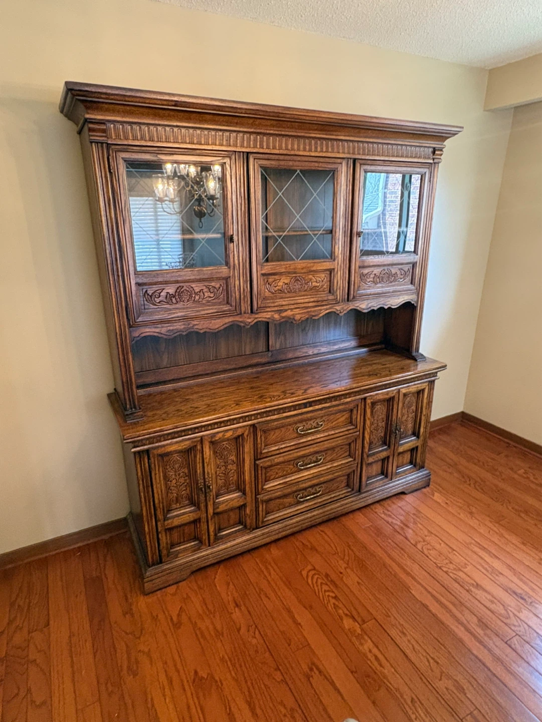 Free delivery used Wooden antique China Cabinet - photo 4