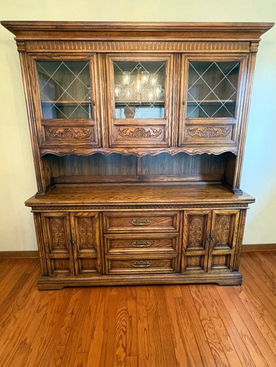 Free delivery used Wooden antique China Cabinet - photo 2