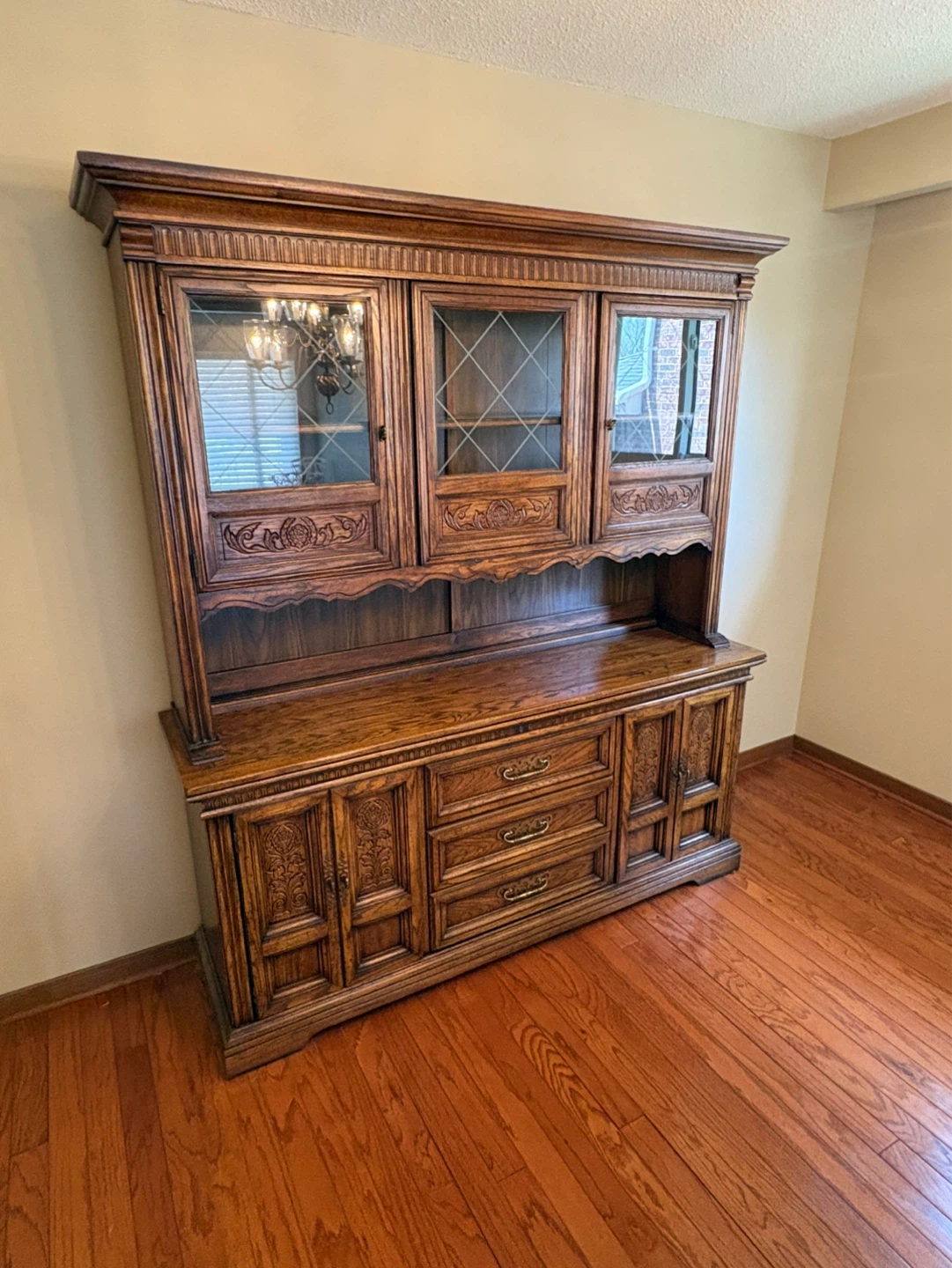 Free delivery used Wooden antique China Cabinet - photo 5