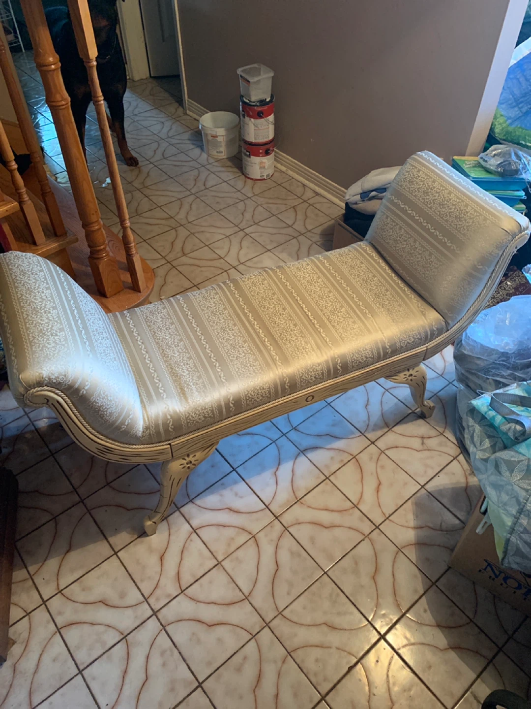 Vintage Wynwood French country Day bed!