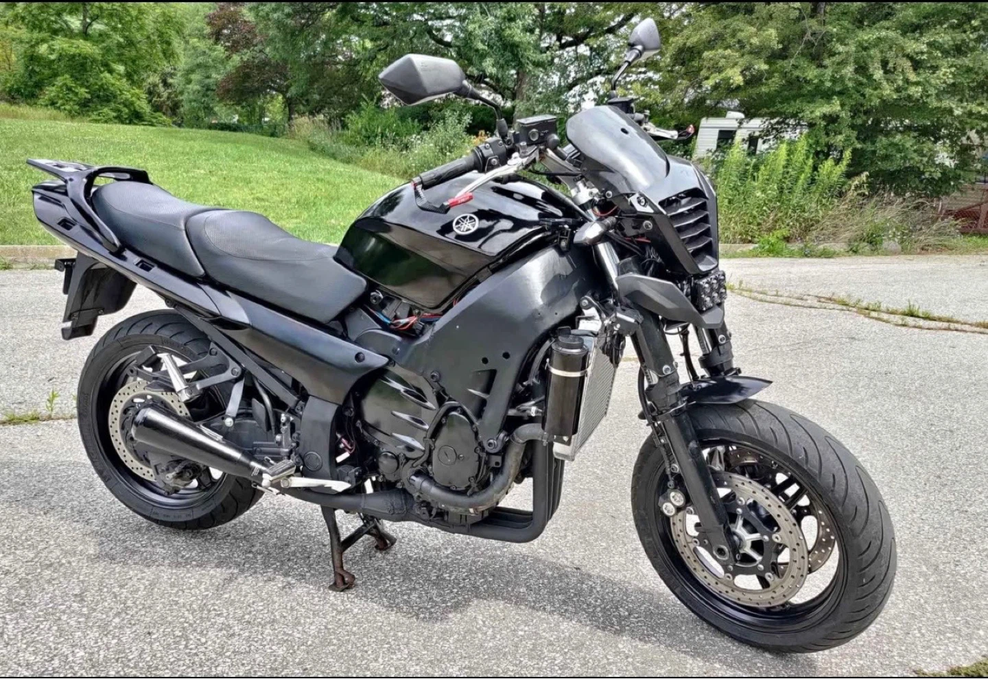 Black Yamaha Motorcycle - photo 3