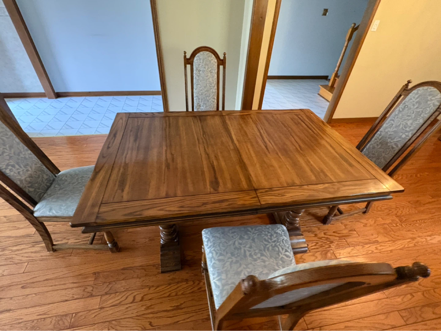 Free delivery used Wooden Dining Table with 4 Chairs - photo 3