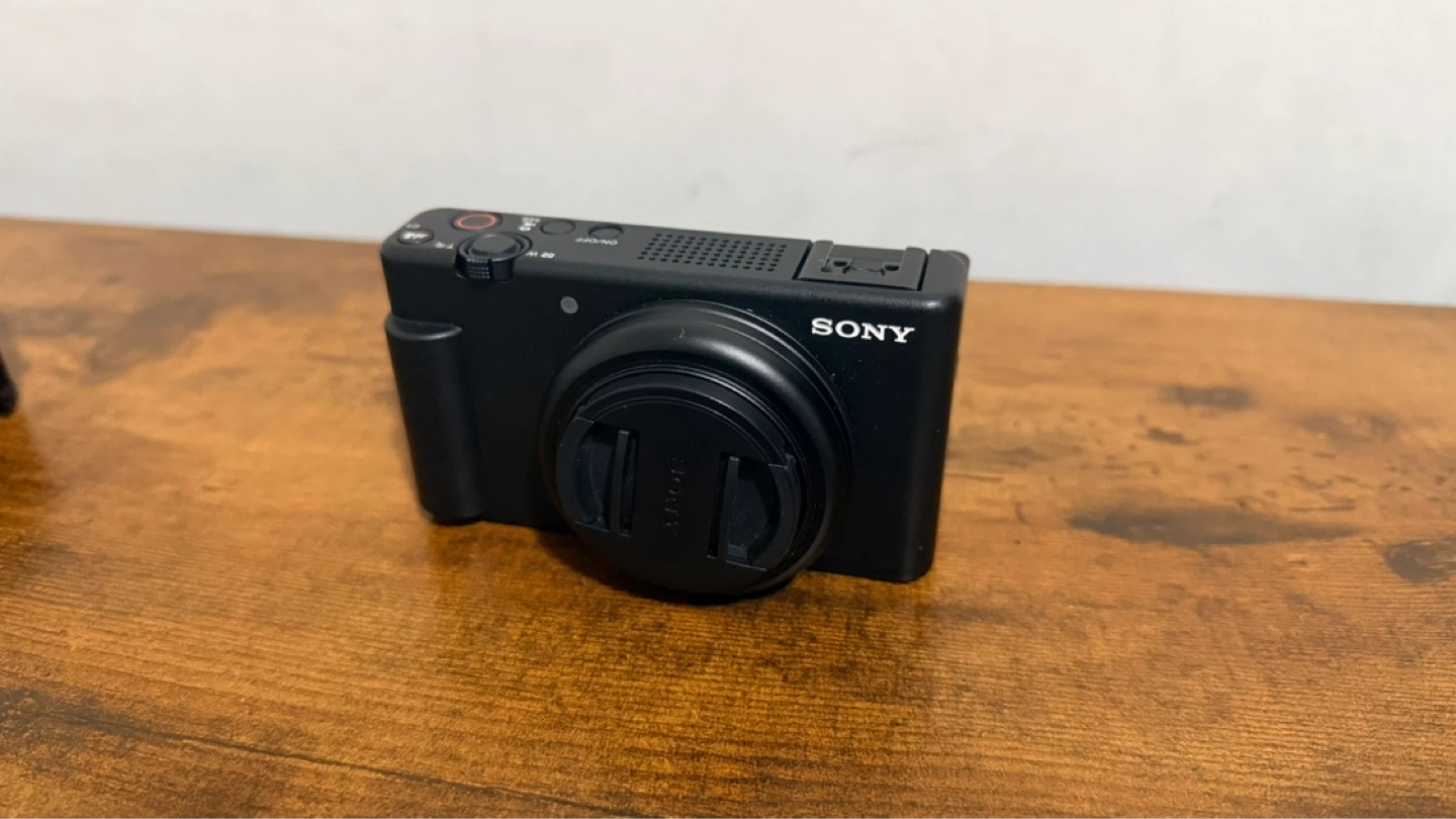 Sony ZV-1F Vlogging Camera with Accessories Like new - photo 5