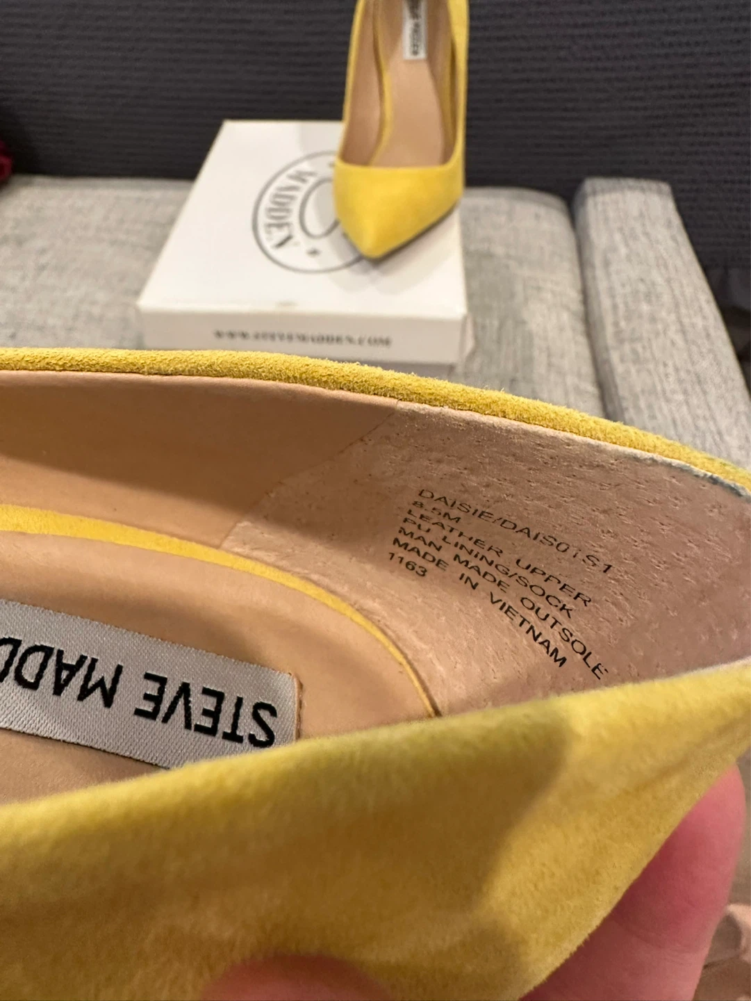 Steve Madden Yellow Suede Pumps - photo 3